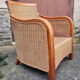 Fauteuil esprit colonial, bois et rotin, accoudoirs