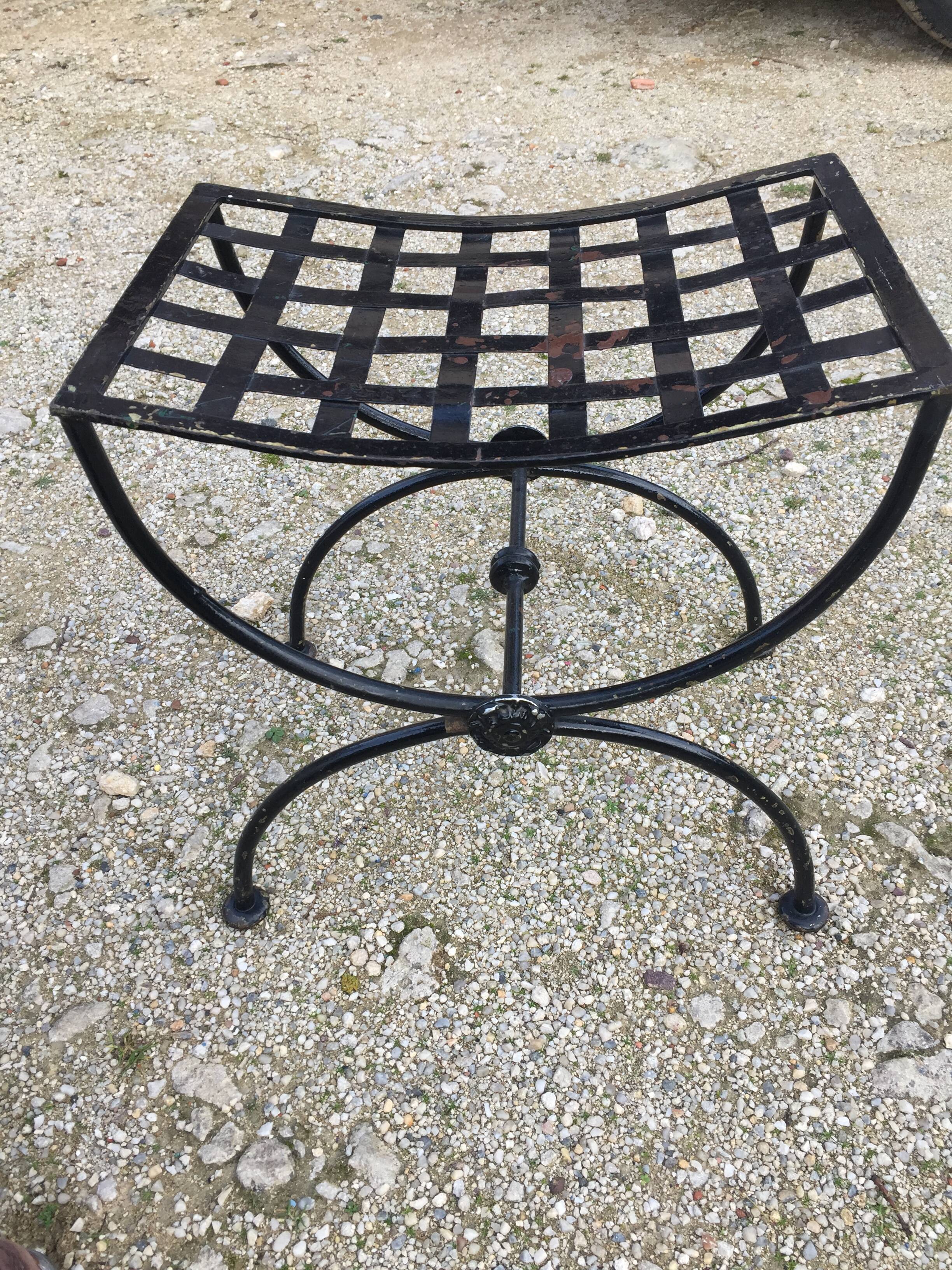 Pair of metal curule splashes