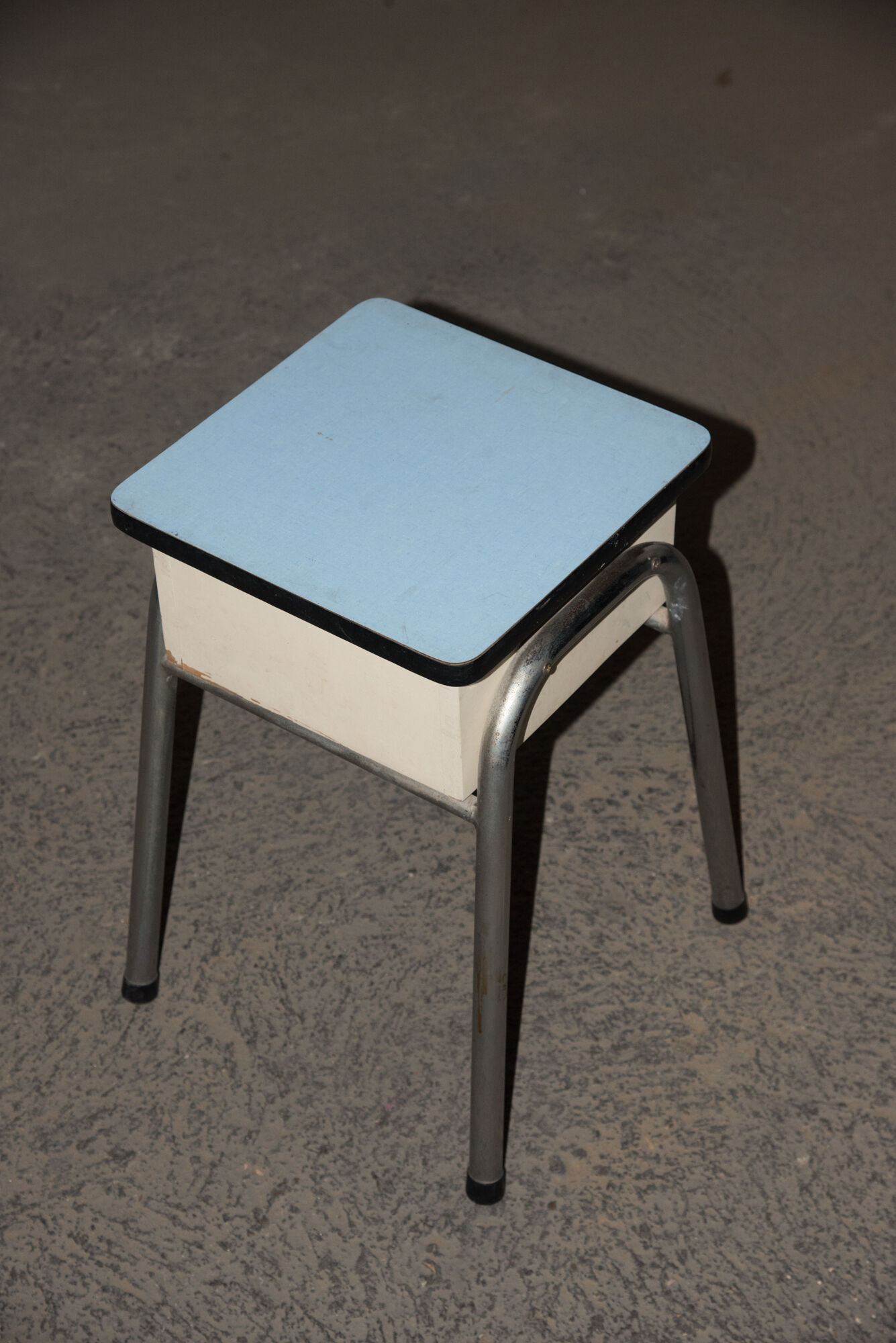 Chest stool formica 60