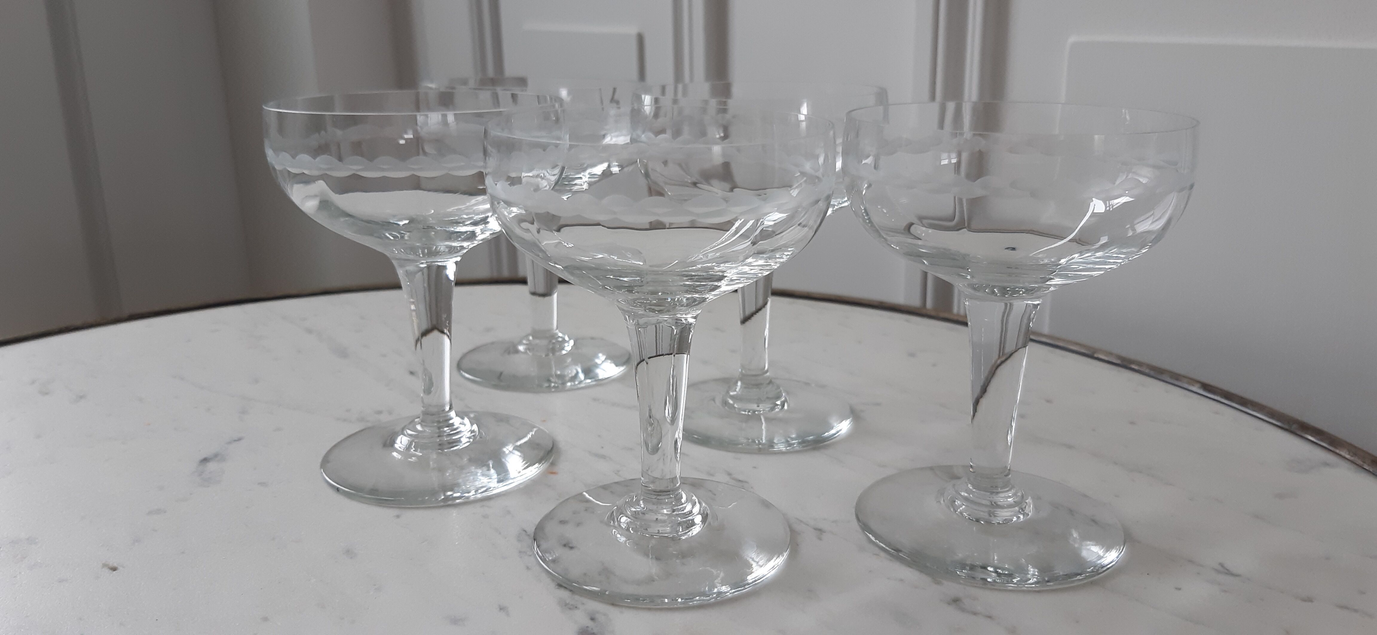Set of 5 champagne glasses engraved in crystal 30s