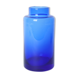 Vase en verre bleu dégradé plus clair en haut