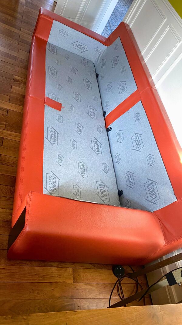 Canapé 3 places en cuir fauve modèle Ascot par Roche Bobois