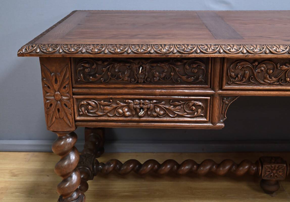 Oak desk, Neo-Gothic style – Late 19th century