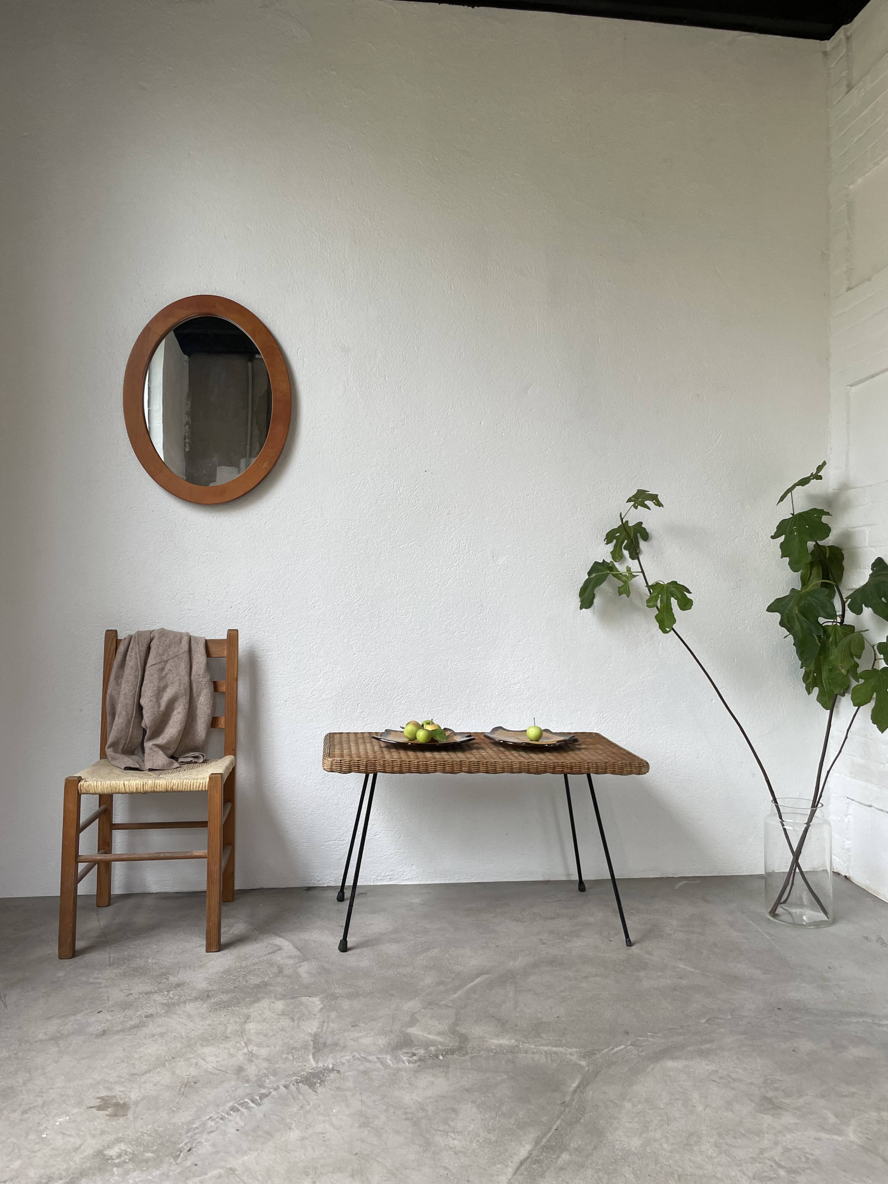 Table basse osier tressé et métal 1960