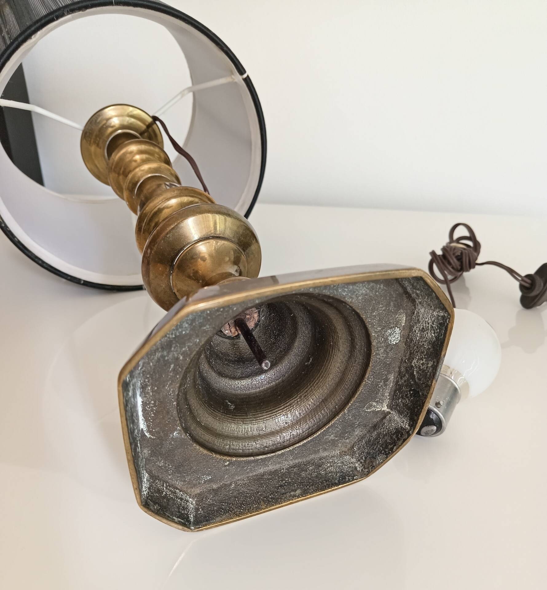 Table lamp