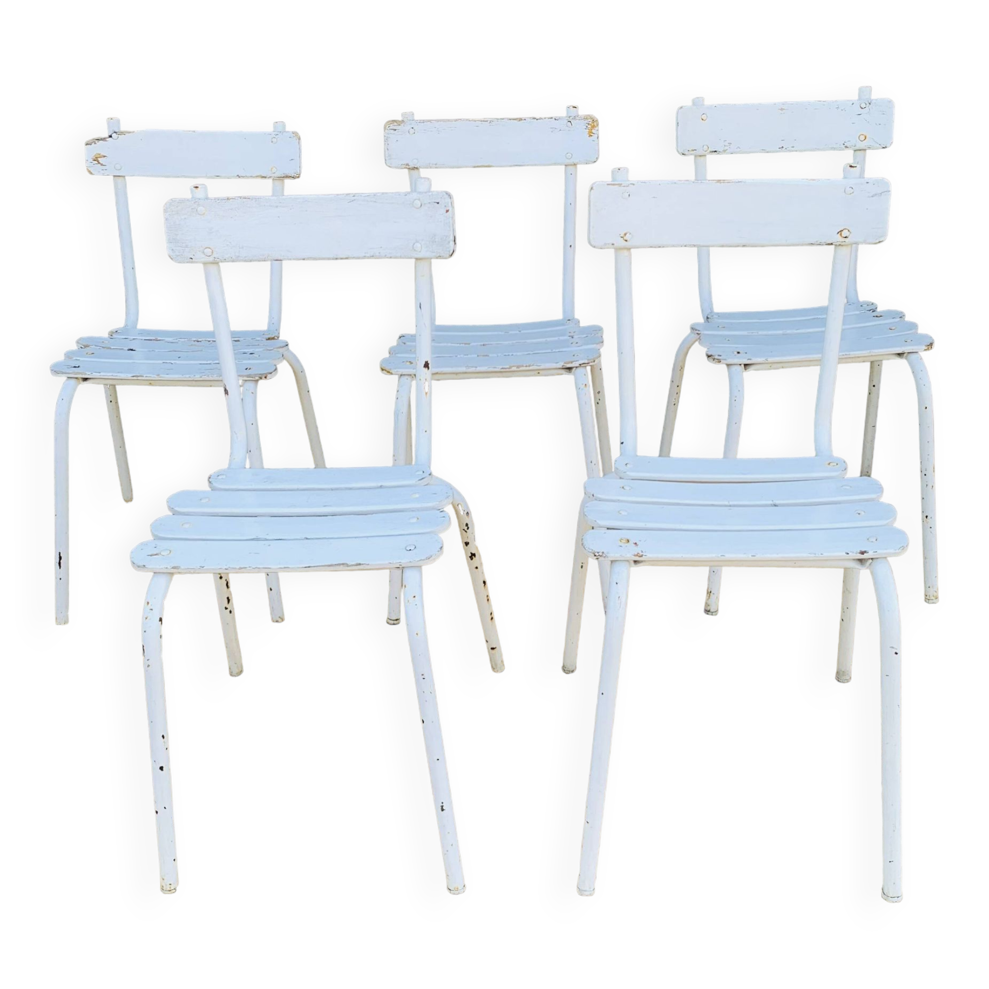 Set of 5 white wooden chairs