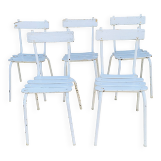 Set of 5 white wooden chairs