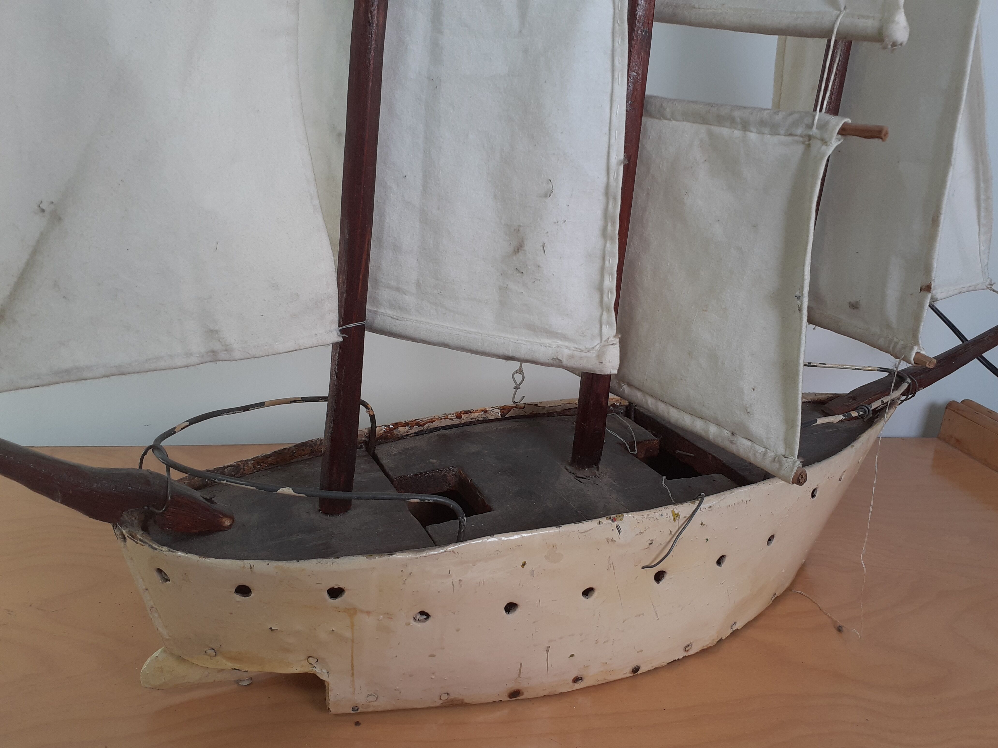 Model of sailboat 3 masts navigable bois blanc