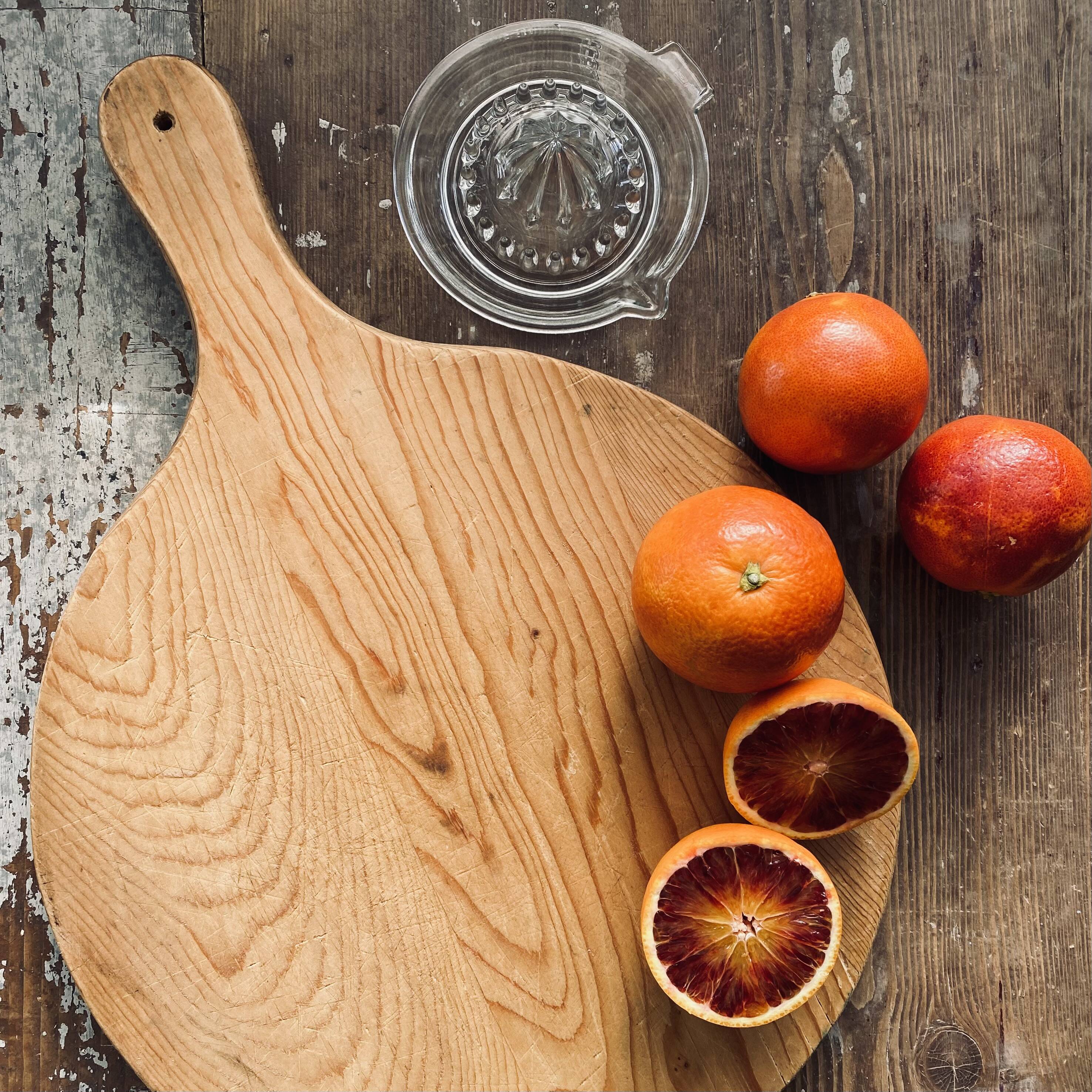 Round cutting board