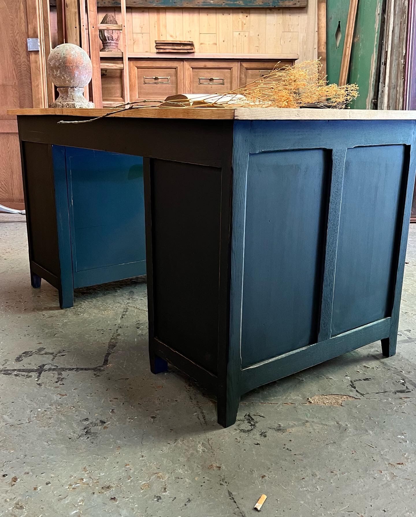 Old American style office in solid oak