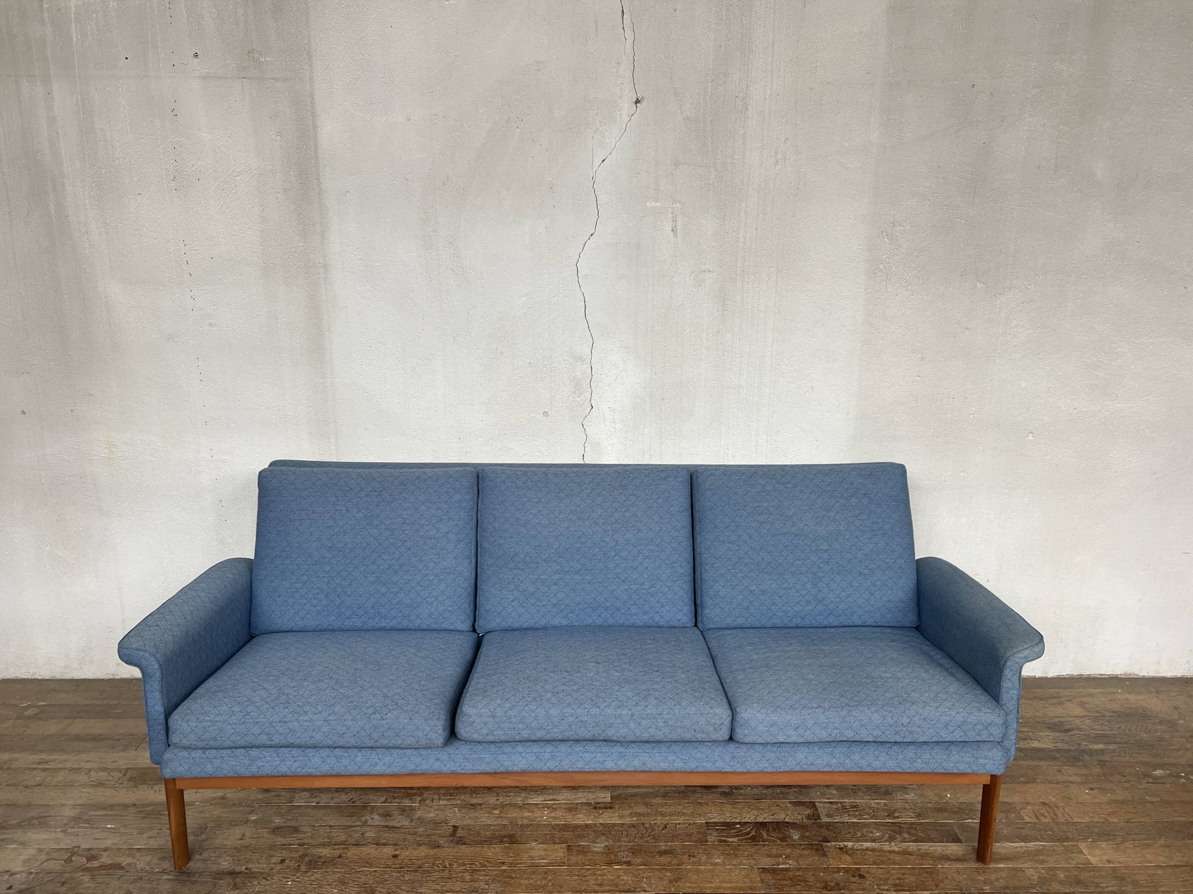 Canapé scandinave modèle Jupiter 218 en teck tissus d'origine vintage
