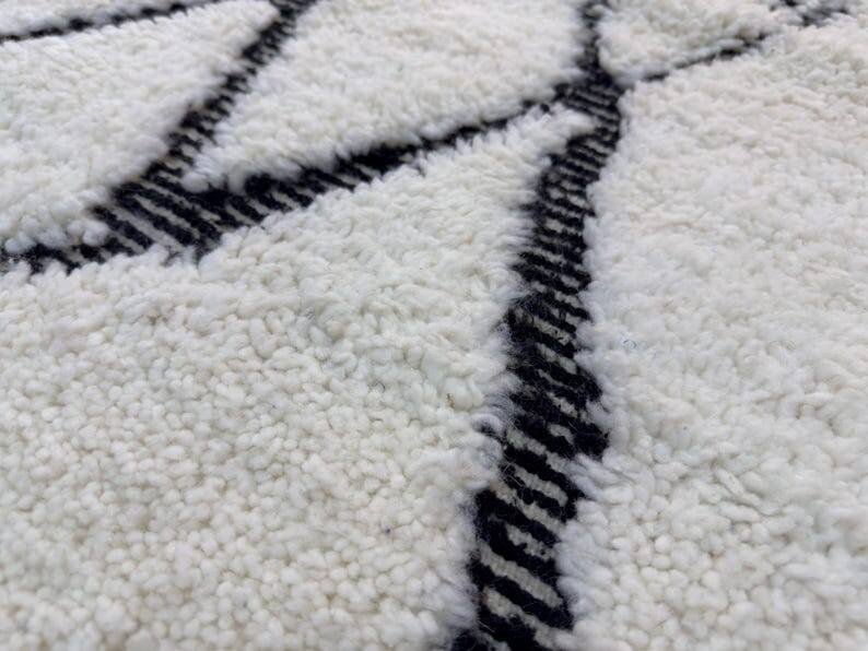 Decorated white Berber rug 270cm x 150cm