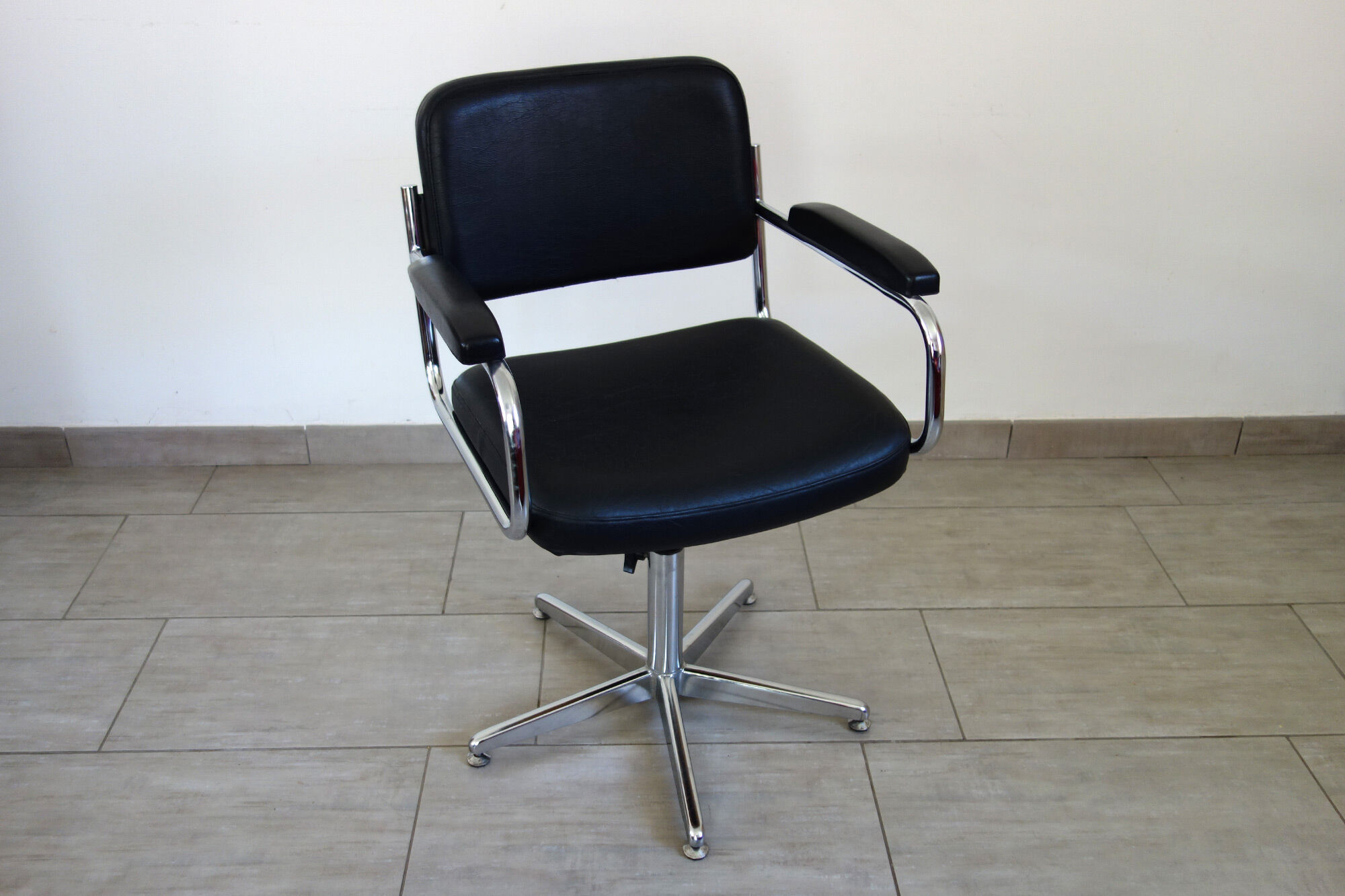 Swivel office chair 70s