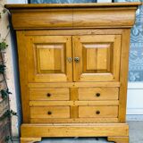 Entrance cabinet in light solid wood