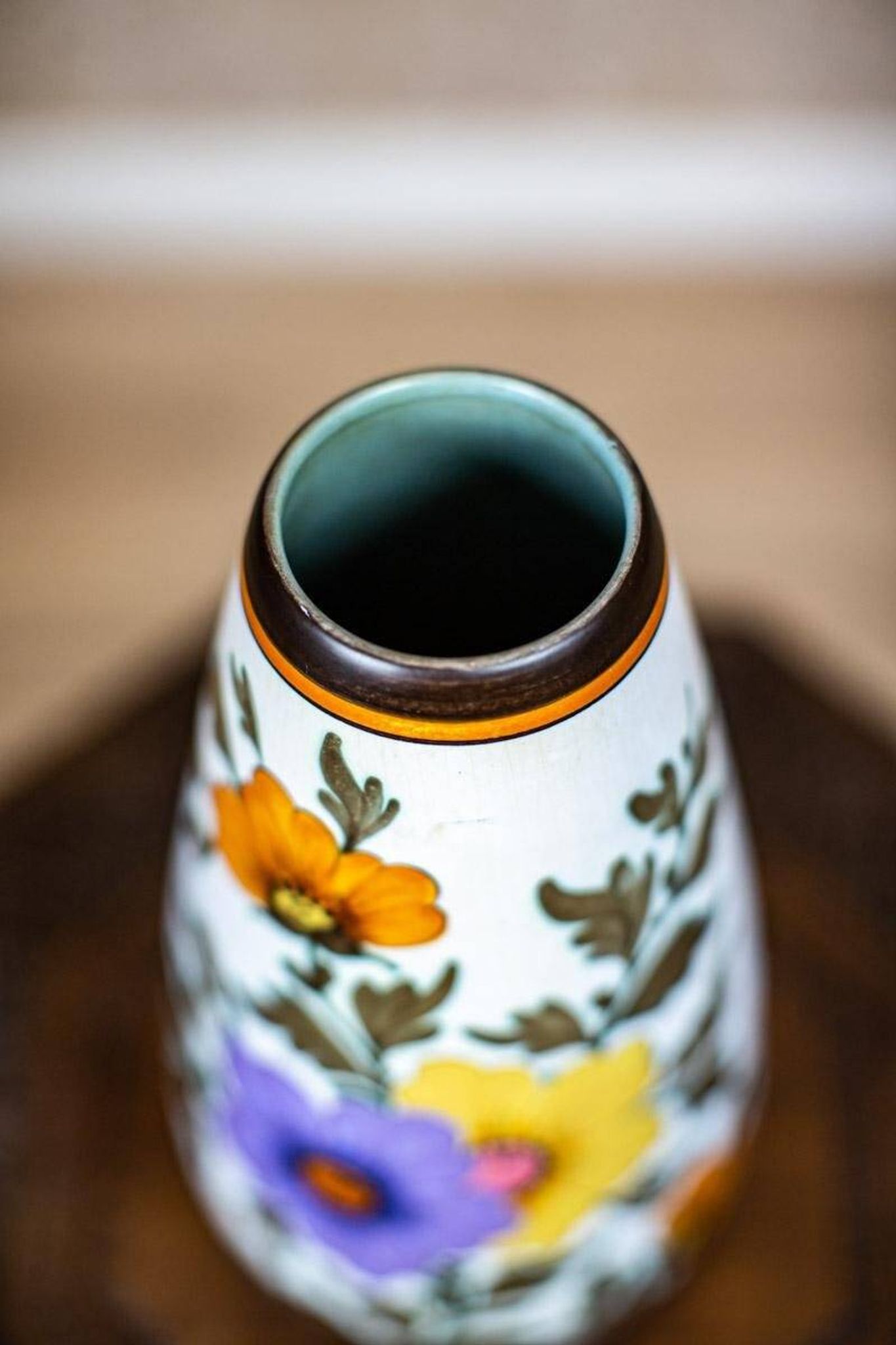Vase en céramique à motifs floraux, années 1950