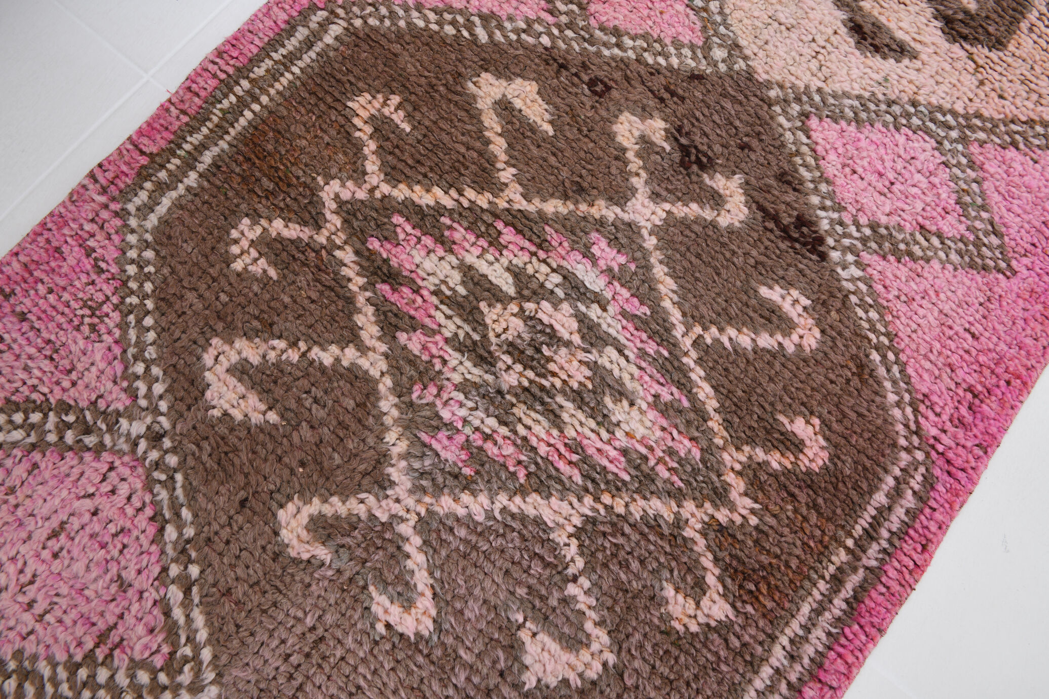 3x10 pink and brown herki runner rug, 307x88cm