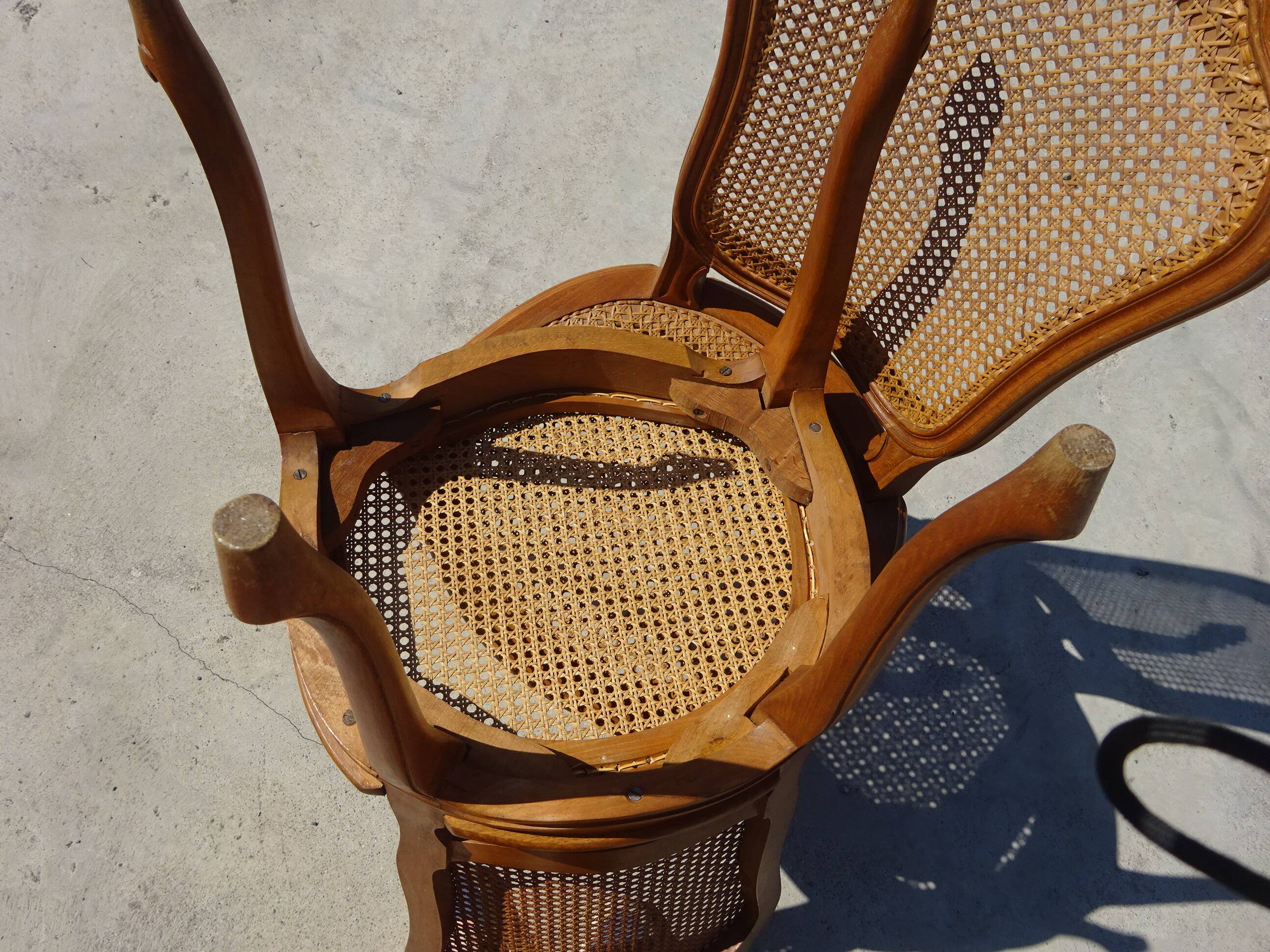 Paire de chaises en bois et cannage style Louis XV