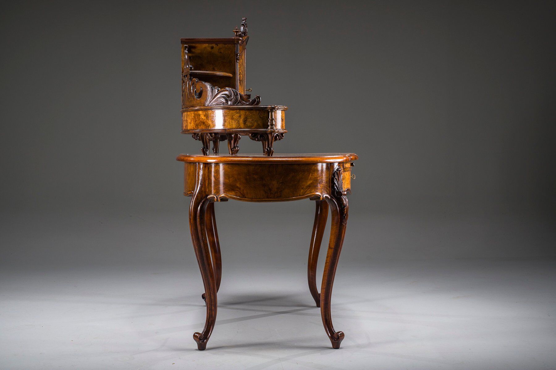 Coiffeuse en noyer Louis Philippe antique, 1860