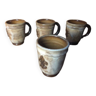 Set of 4 beige ceramic mugs fleur de lys vintage