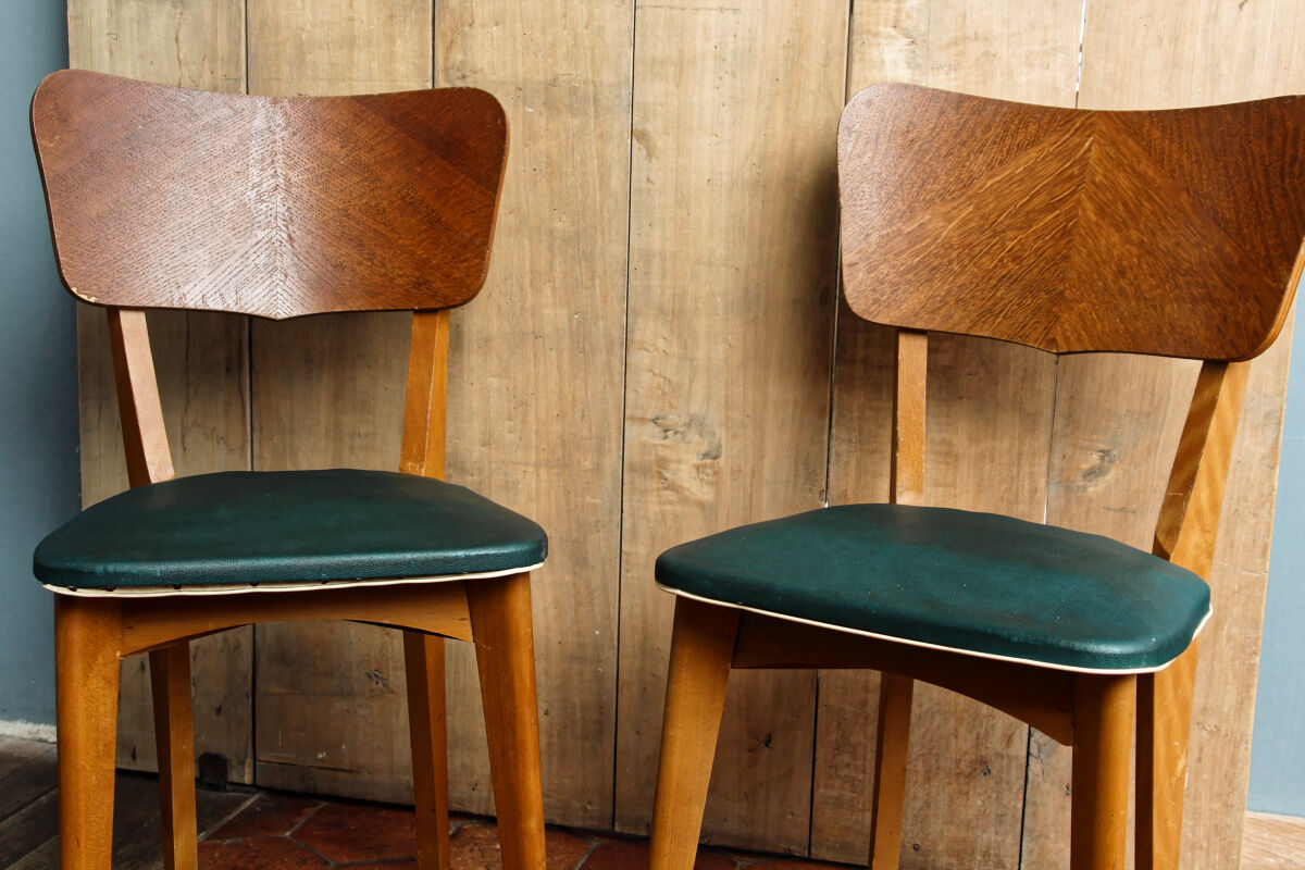Set of 2 chairs, moleskine and wood