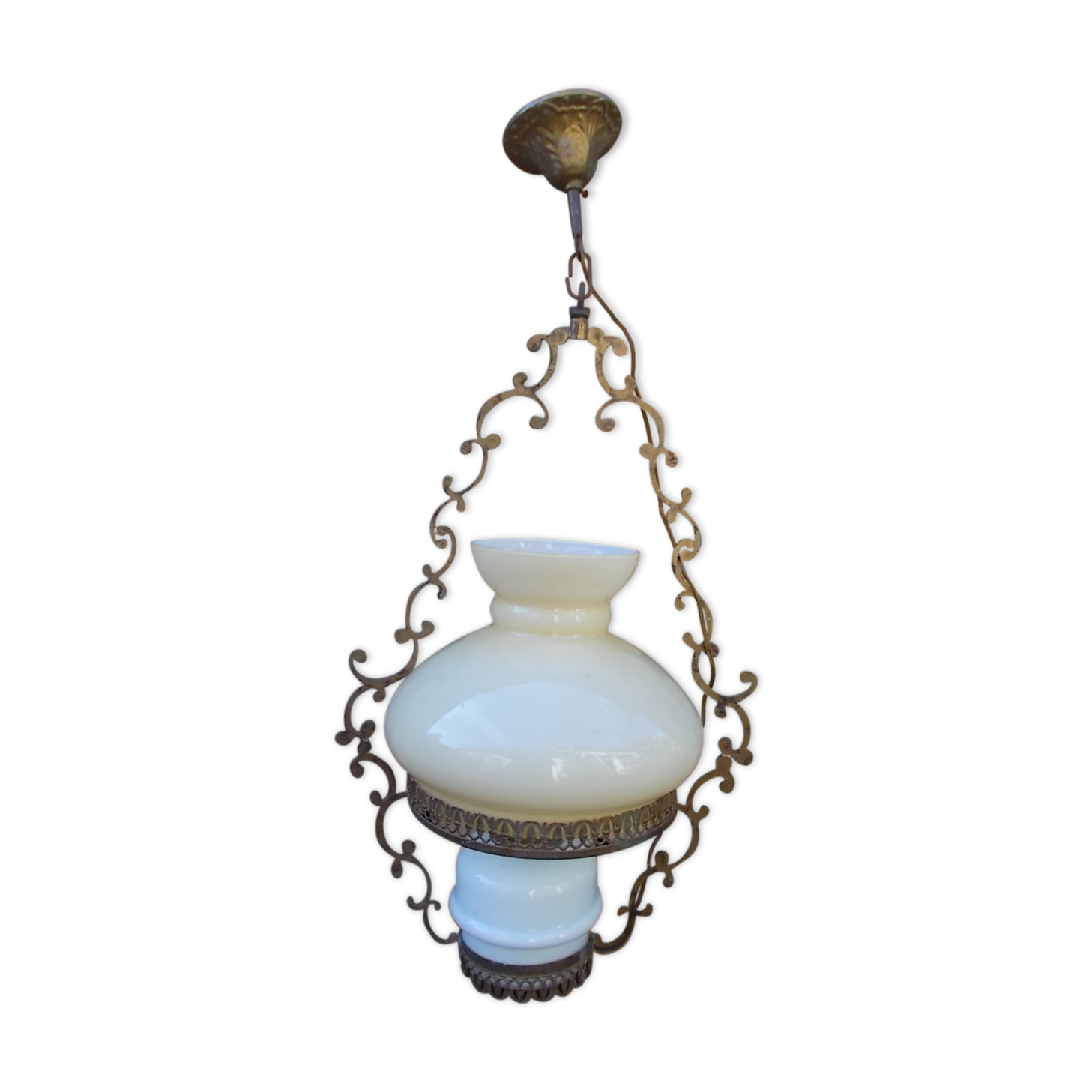 Suspension in white opaline