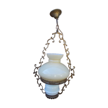 Suspension in white opaline