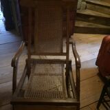 Ancienne chaise longue de paquebot cannée