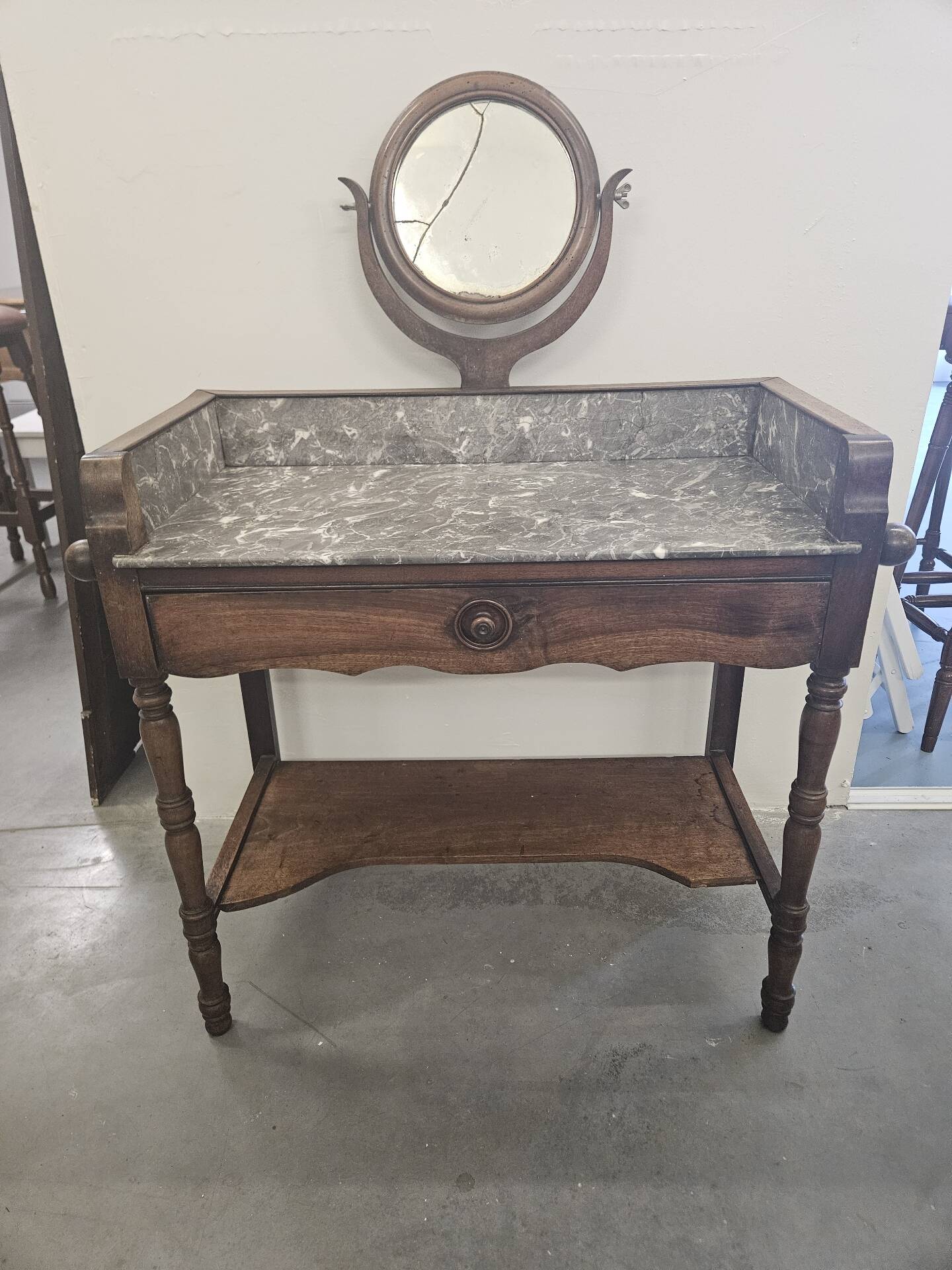 Coiffeuse 1900 ou meuble de toilette