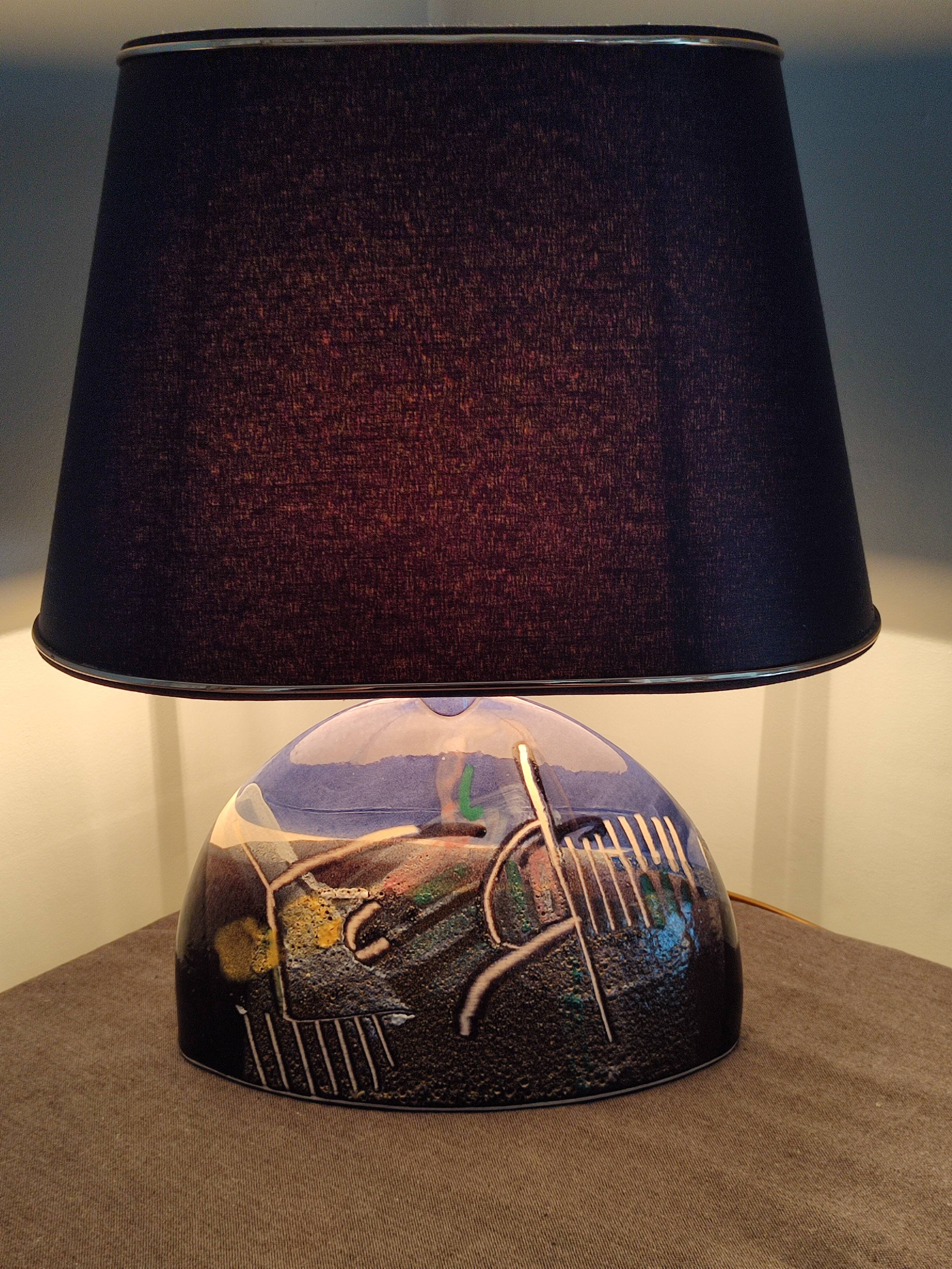 Table lamp with its vintage ceramic lampshade