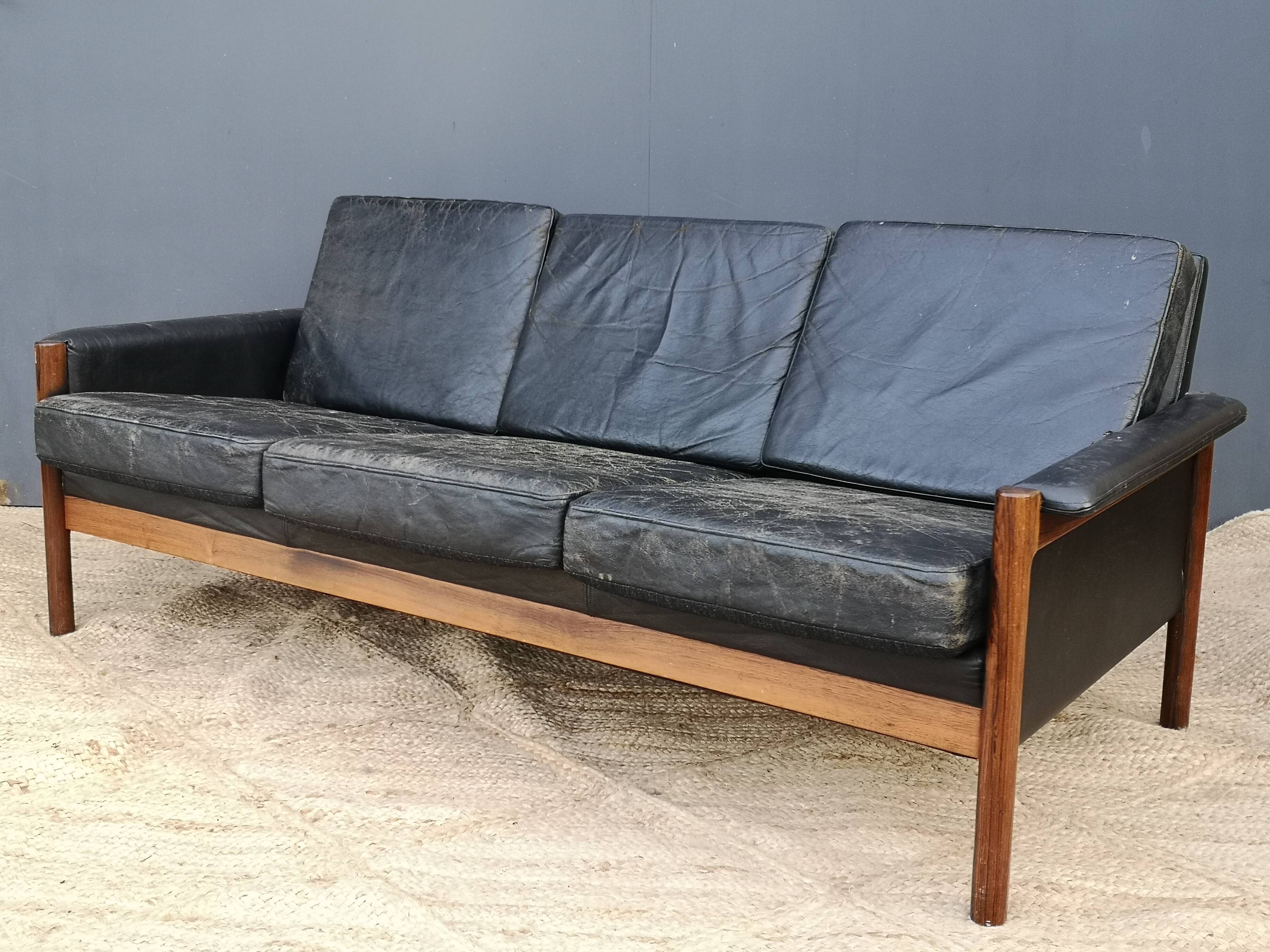 Canapé cuir 3 places scandinave en palissandre années 60