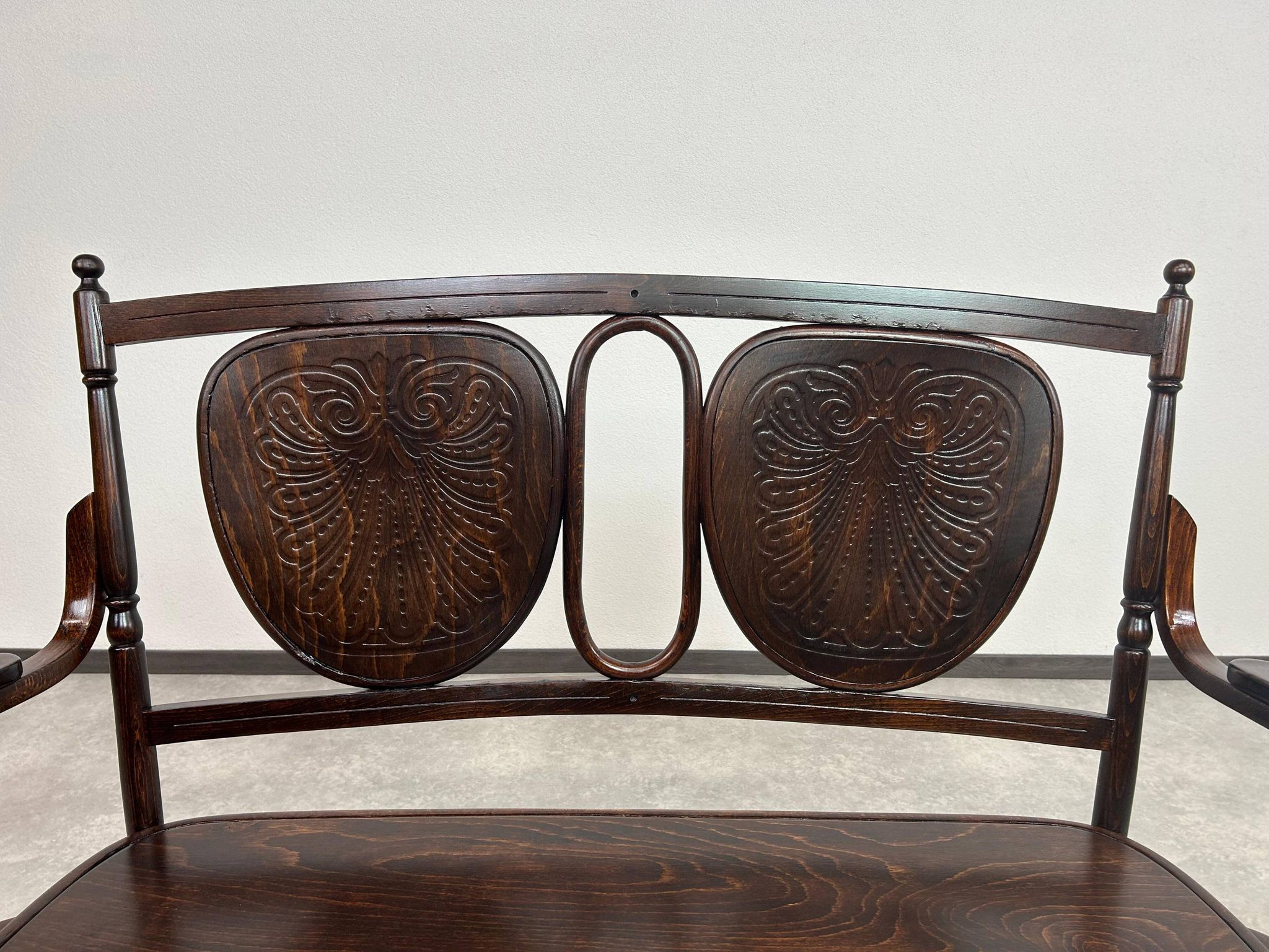 Curved bench Secession by Thonet Mundus