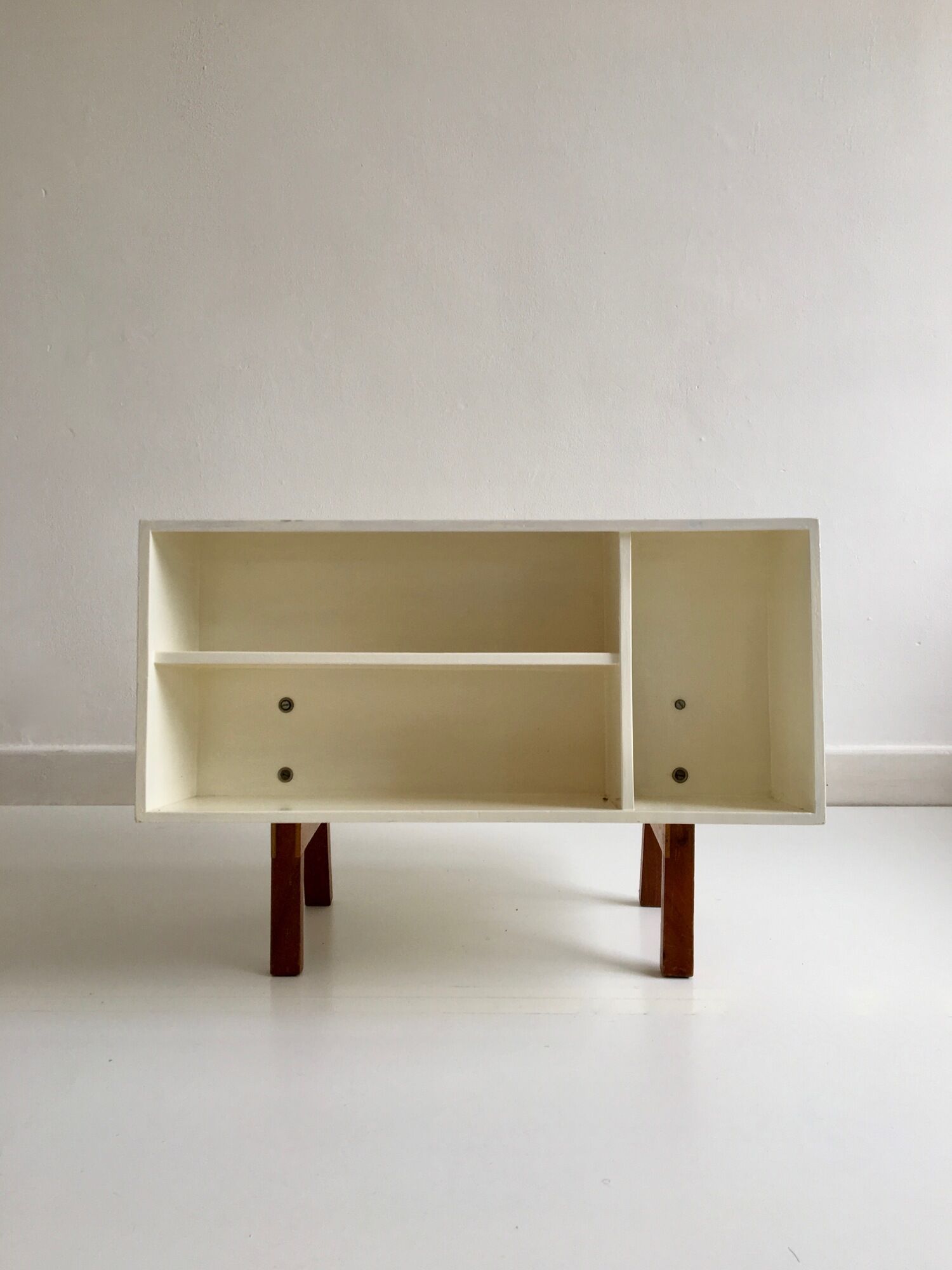 Bibliothèque vintage conçue par Ernest Race pour Isokon en 1962