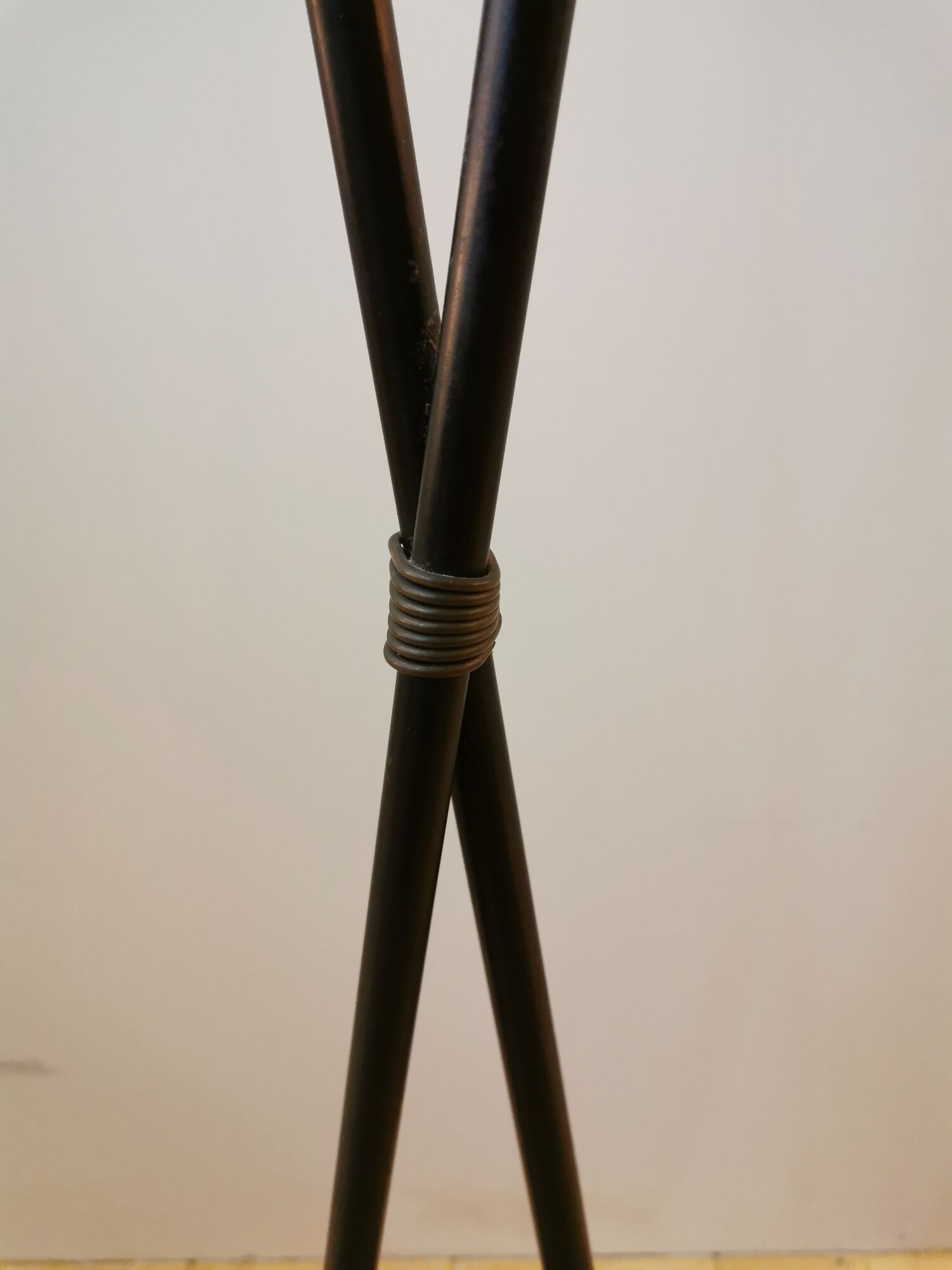 Floor lamp of the 50s with metal and brass foot