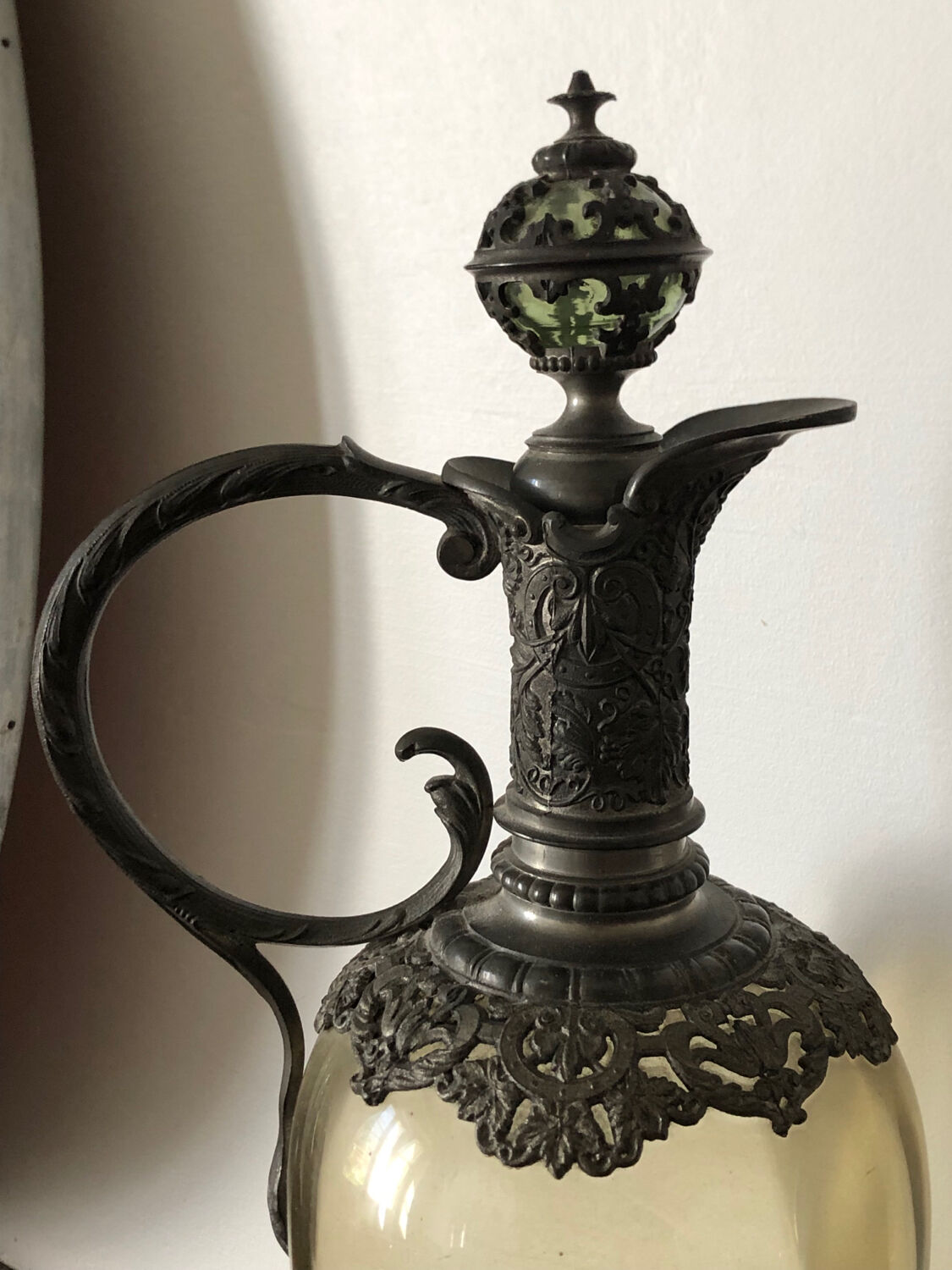Aiguière étain et verre soufflé XIX style renaissance