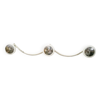 Wall-mounted coat rack with 3 hooks