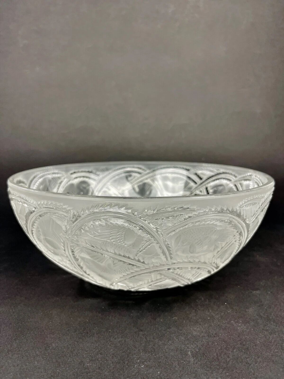 Lalique crystal bowl model Pinsons