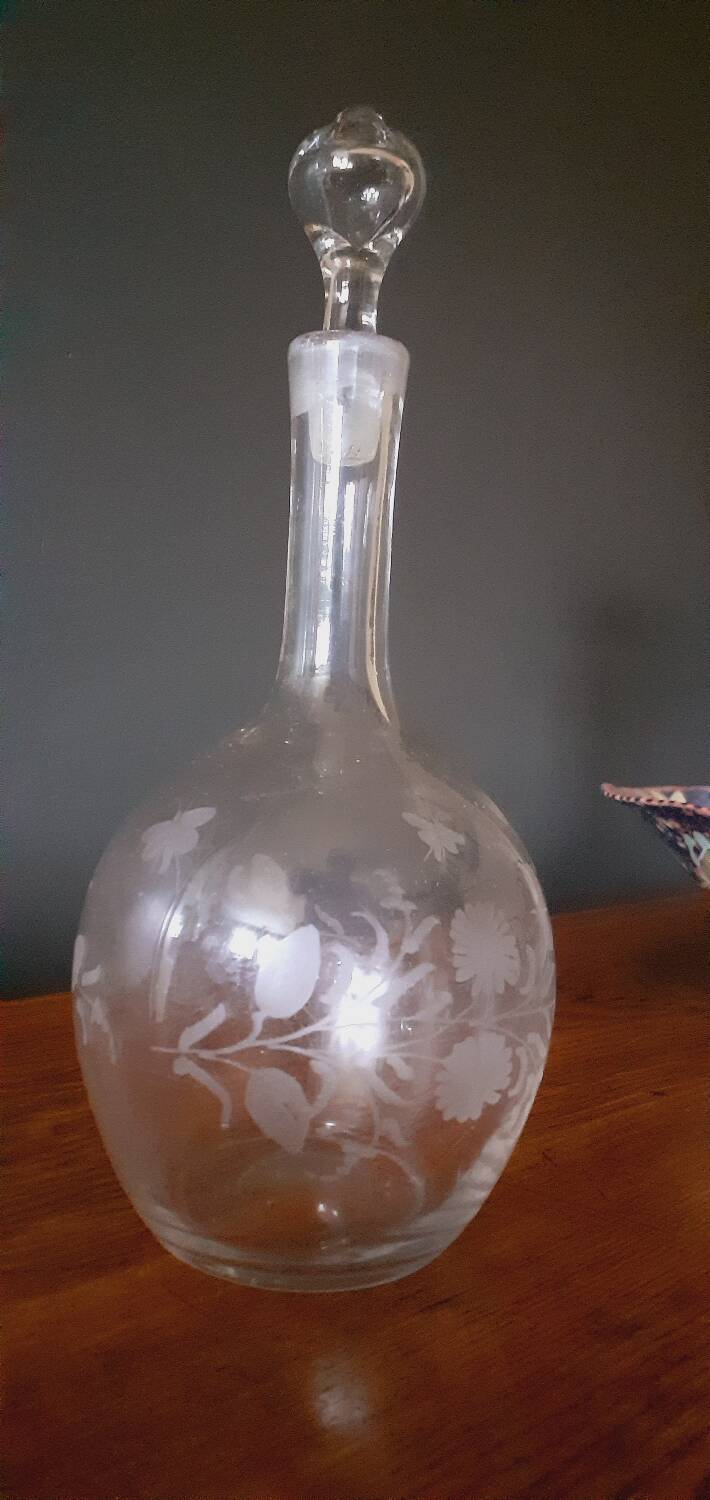 19th century carafe in blown and chiseled glass