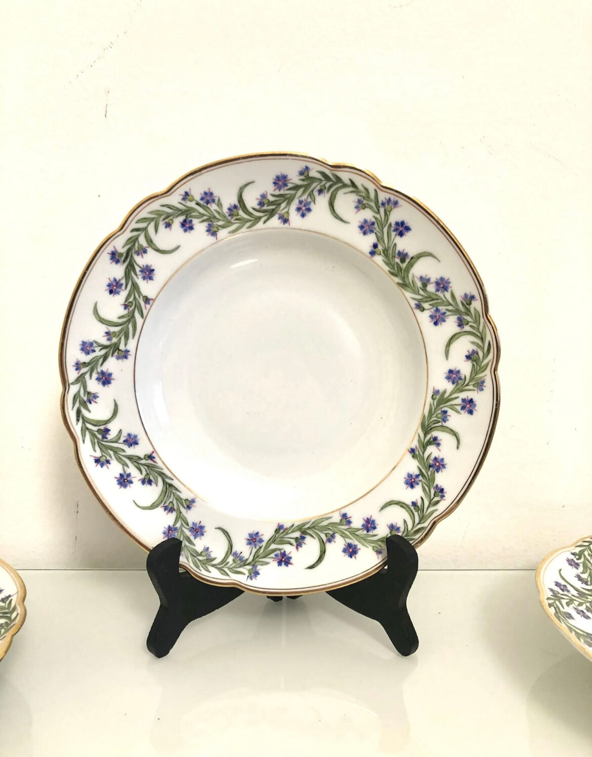 4 hollow porcelain plates