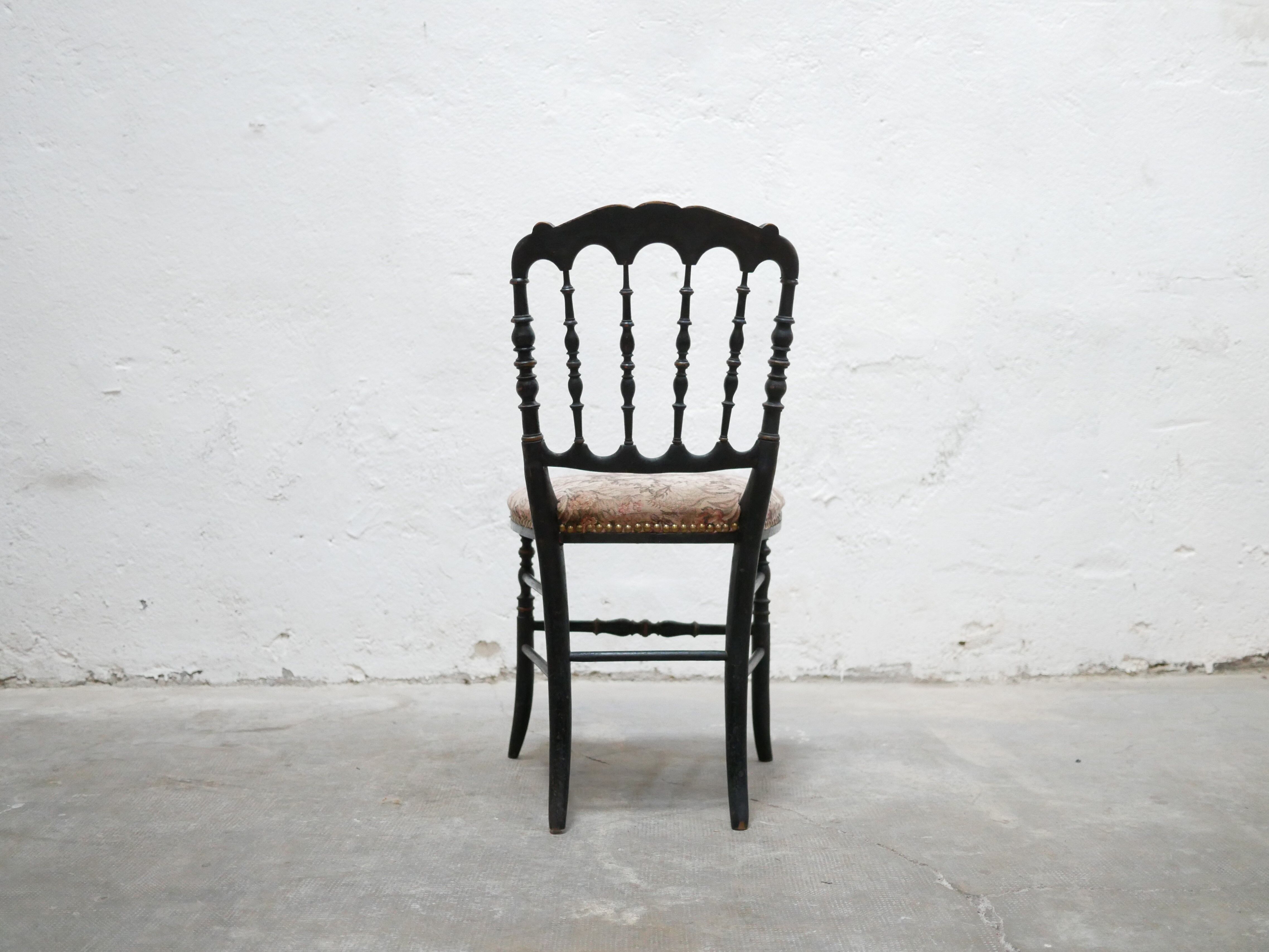 Antique Napoleon III chair in wood and fabric