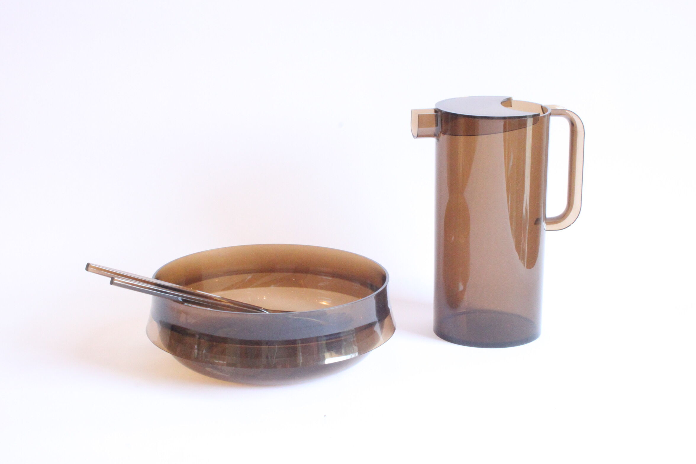 Saladier bol cuillères et pichet lucite fumée Guzzini