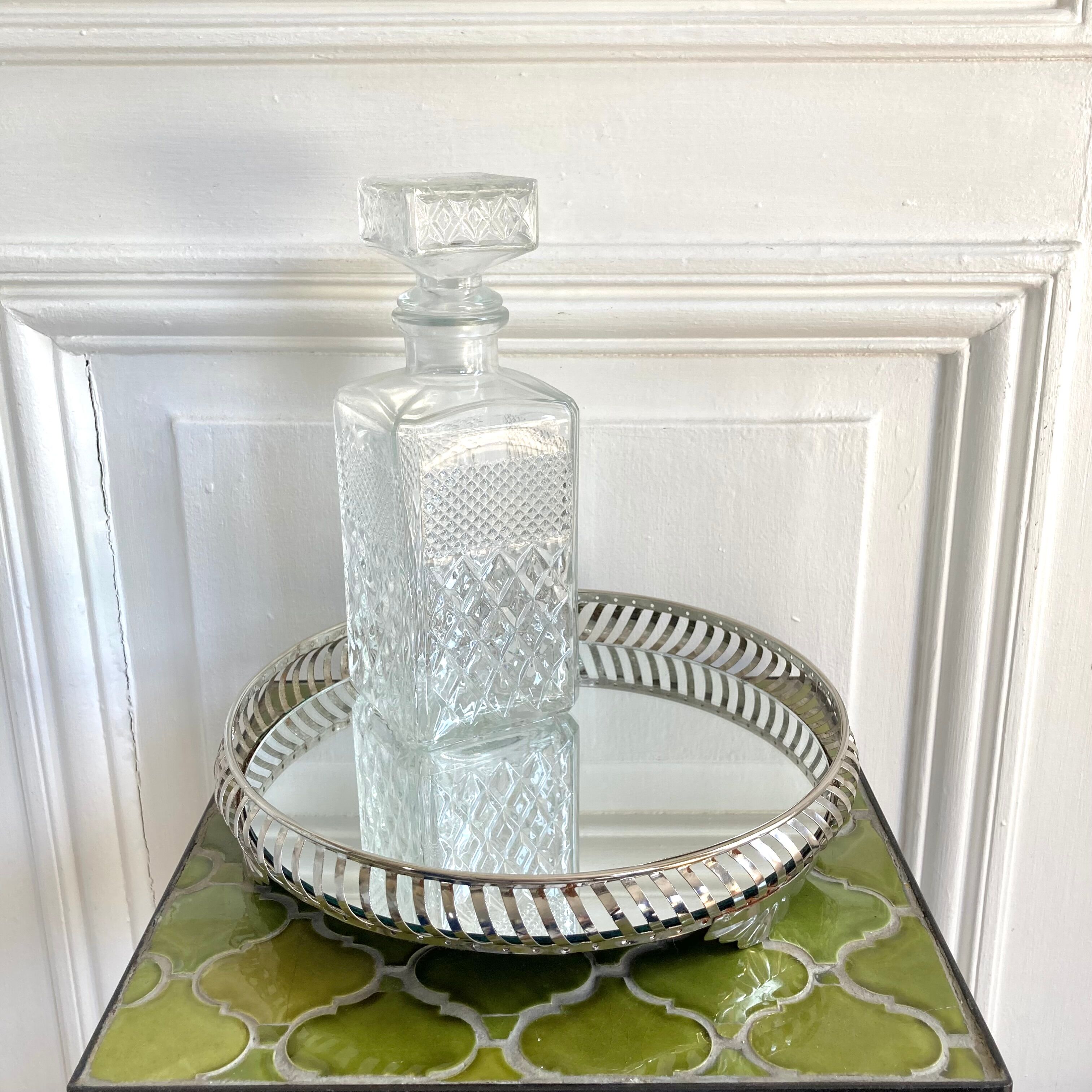 Openwork metal round mirror top