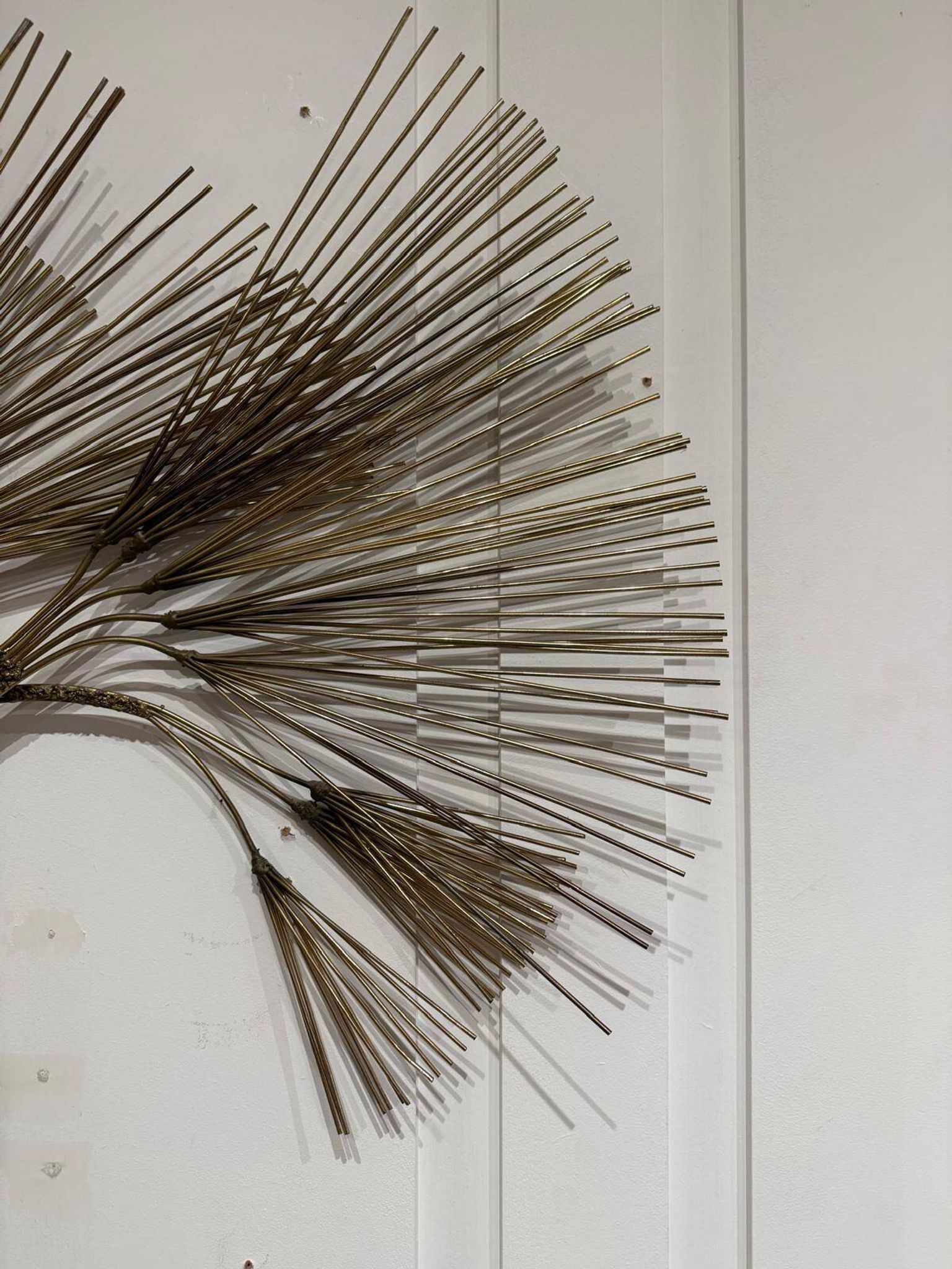 Large brass wall clock with needles in mid-century modern style, brutalist style, Curtis Jeré.