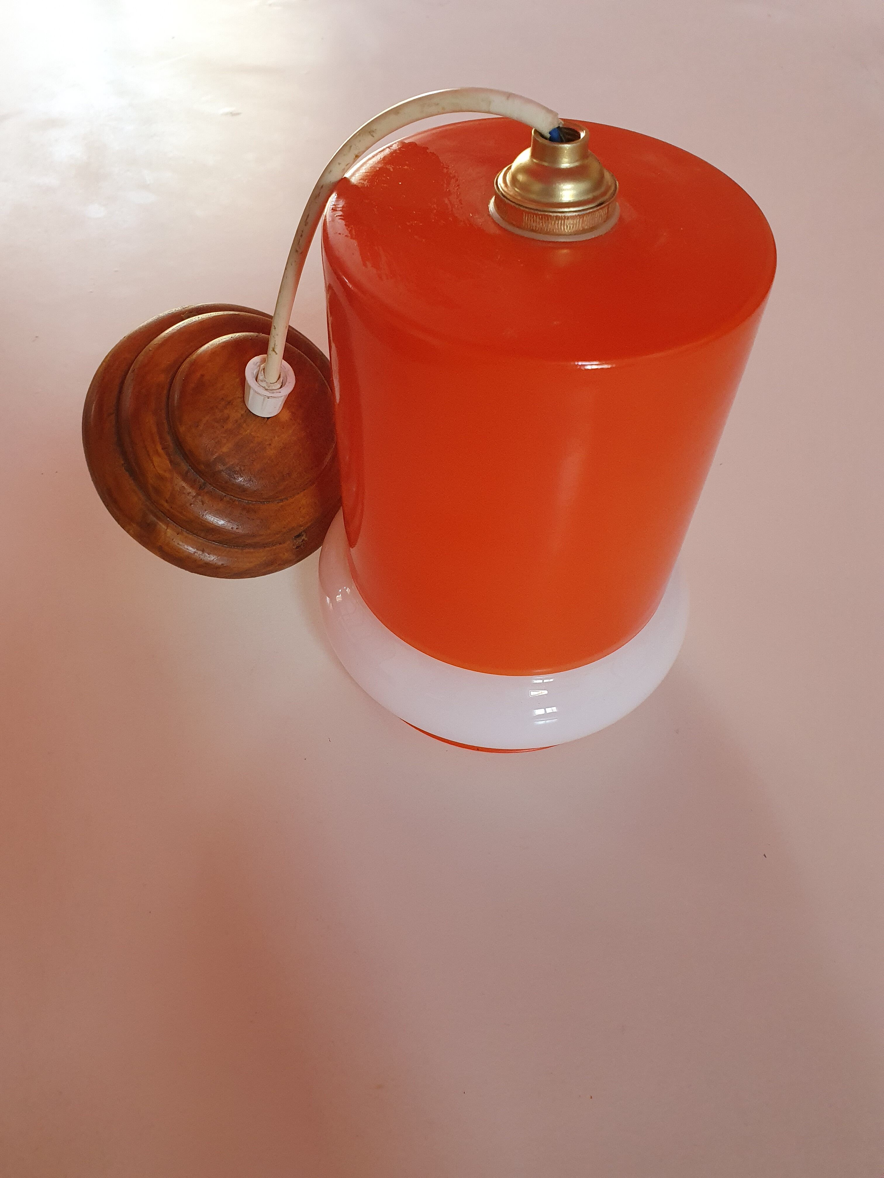 Suspension opaline vintage années 70 orange et blanc état impeccable .