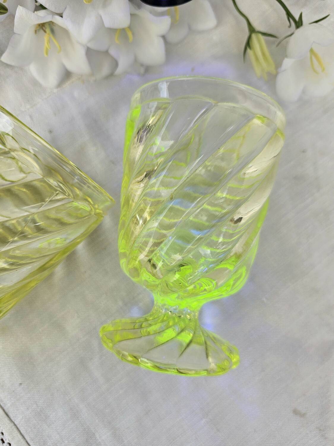 Baccarat uraline cups