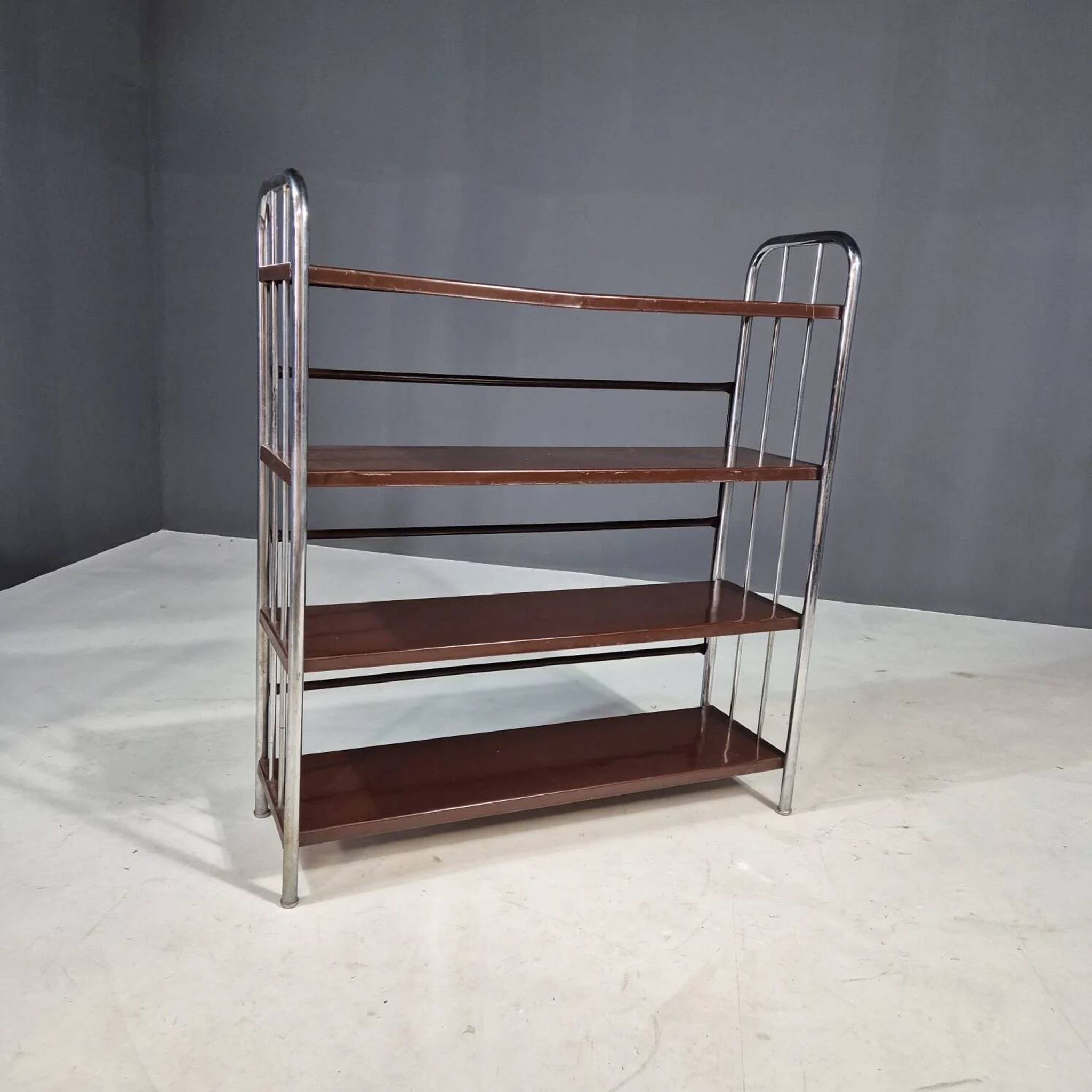 Chromed Bauhaus shelf in bent steel and sheet metal, Europe 1930s