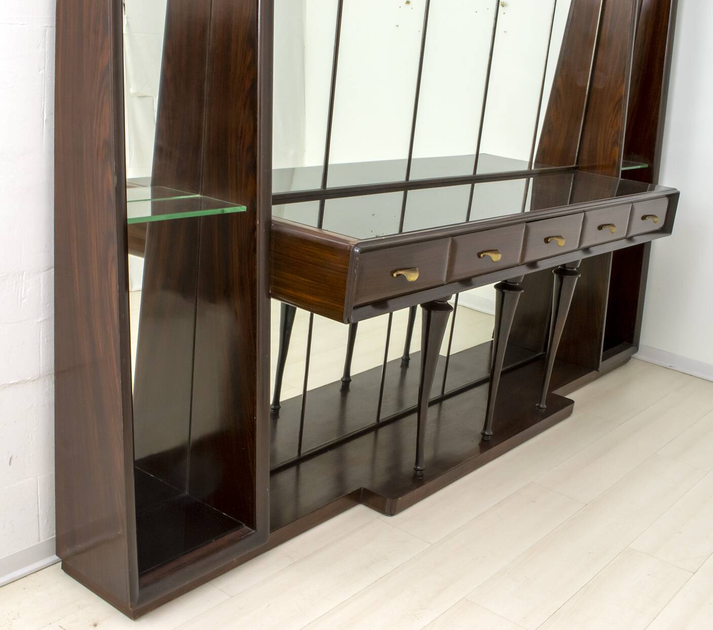 Guglielmo Ulrich Mid-Century Modern Italian Walnut Mirrored Sideboard, 1940
