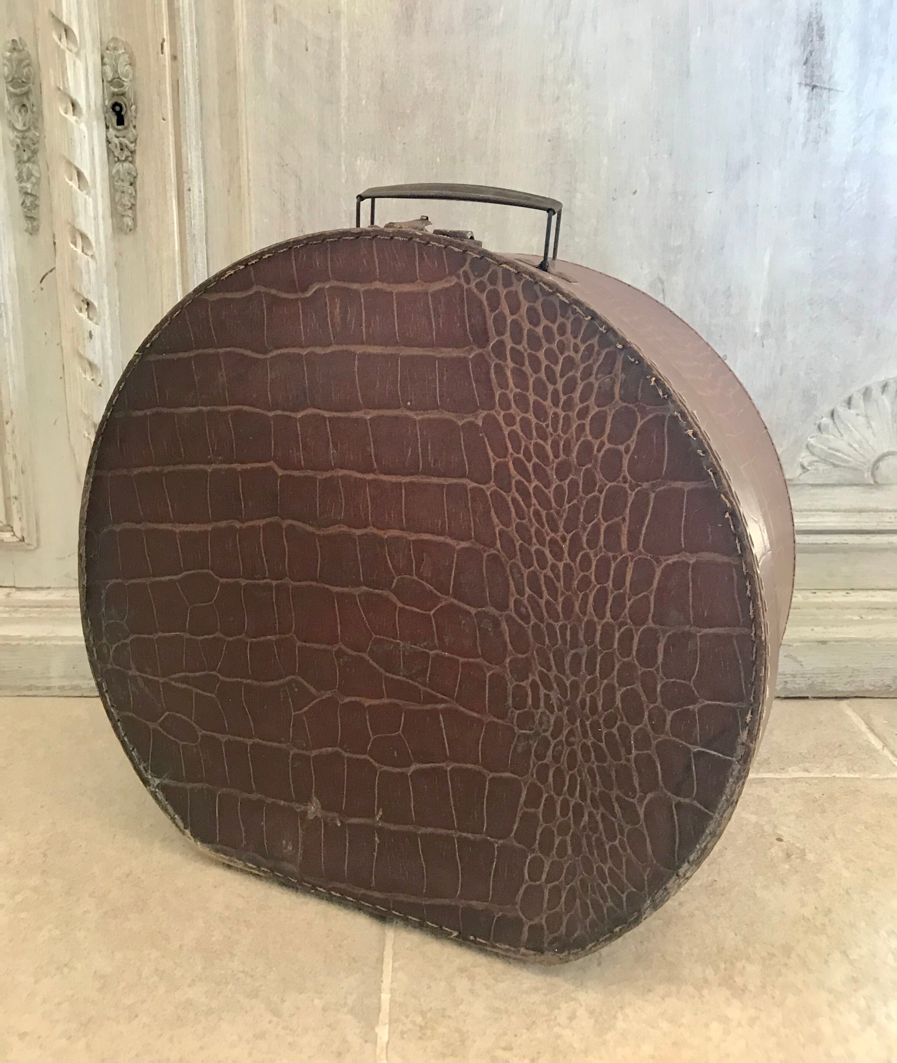 Early XXth hat box