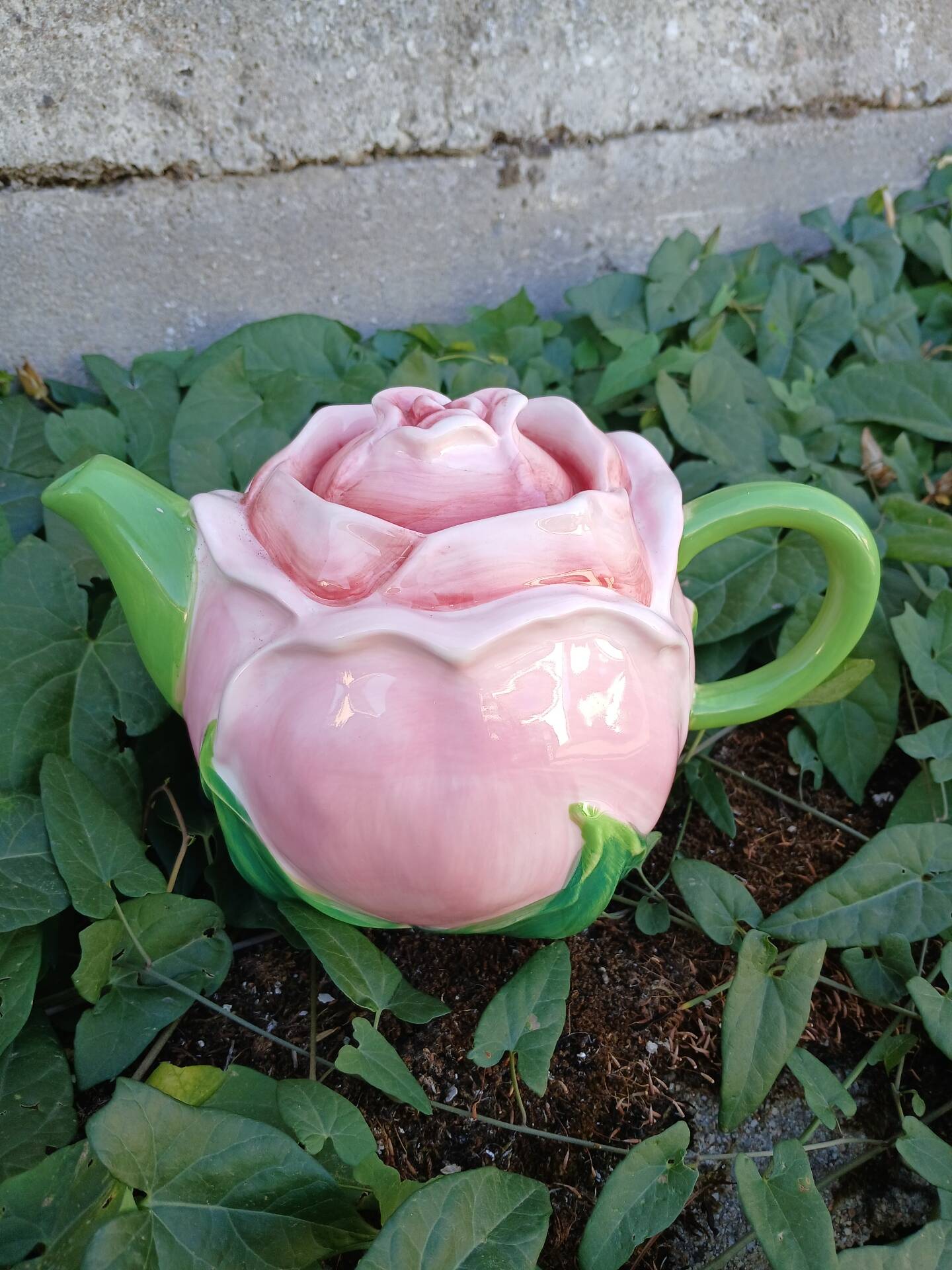 Théière en forme de rose