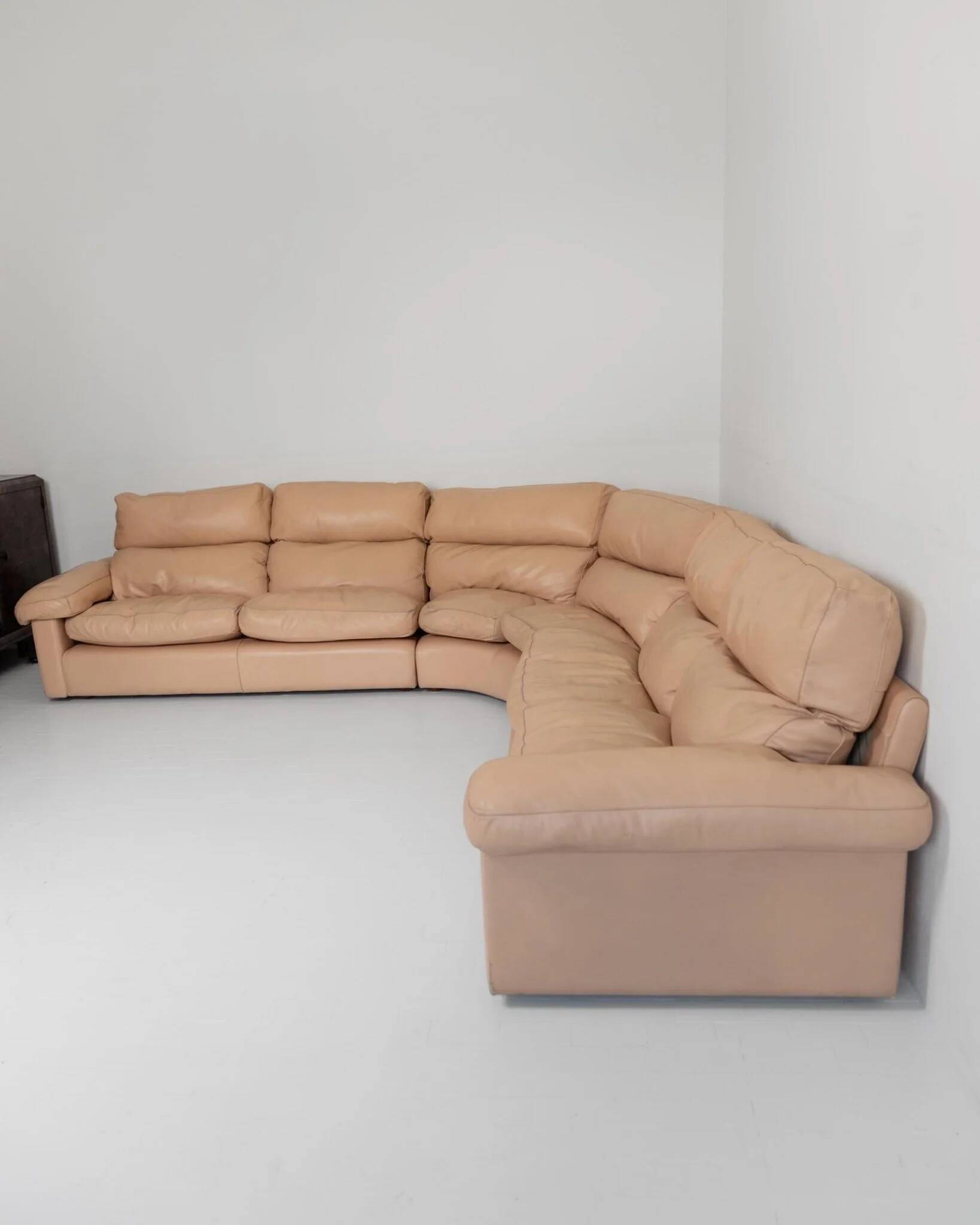 Canapé modulable vintage en cuir des années 1970, couleur blush, par Tito Agnoli pour Poltrona Frau, modèle Petronio, design mid-century, mobilier de luxe