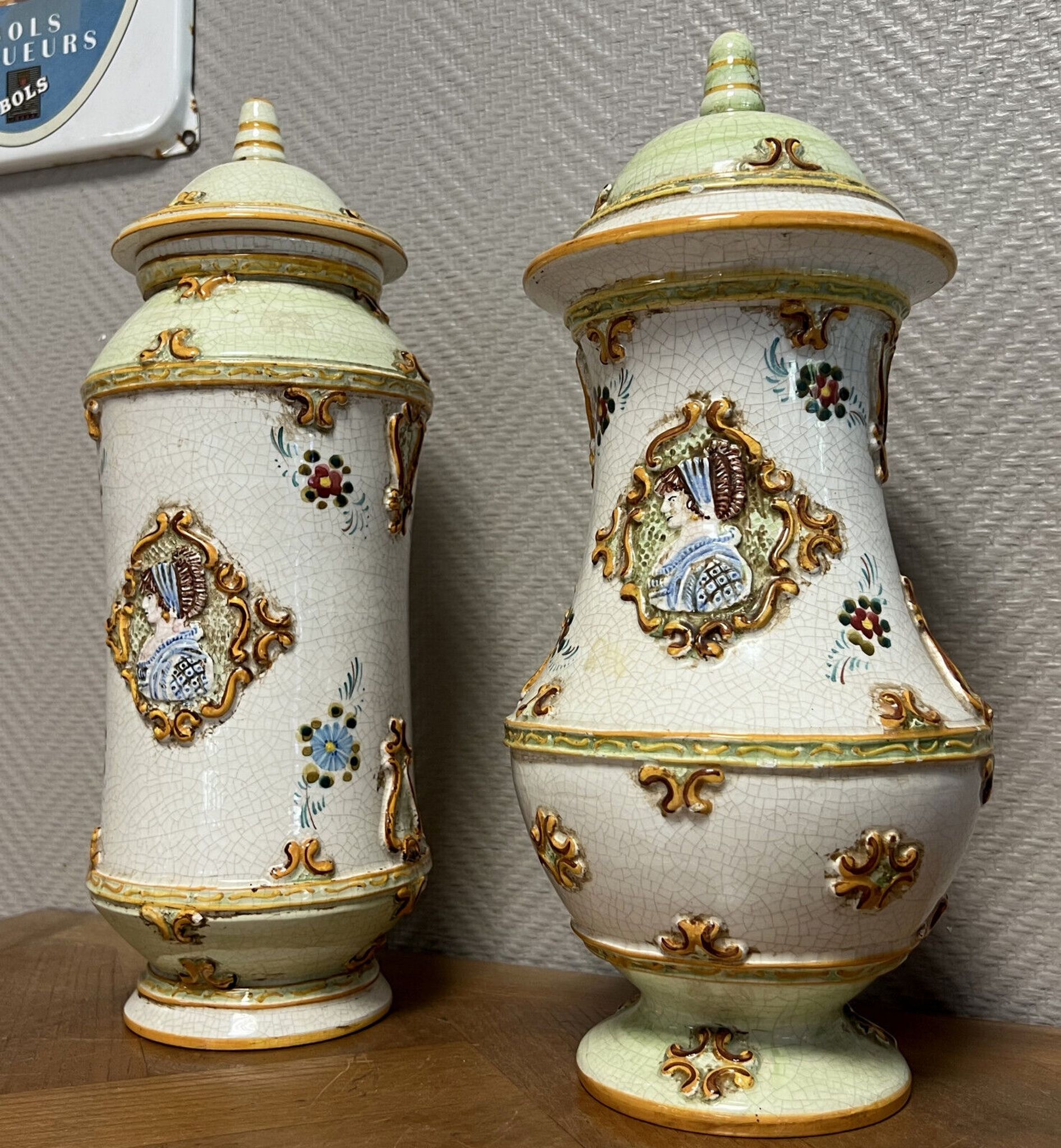 Gialletti Deruta : pair of vintage ceramic medicine jars circa 1950
